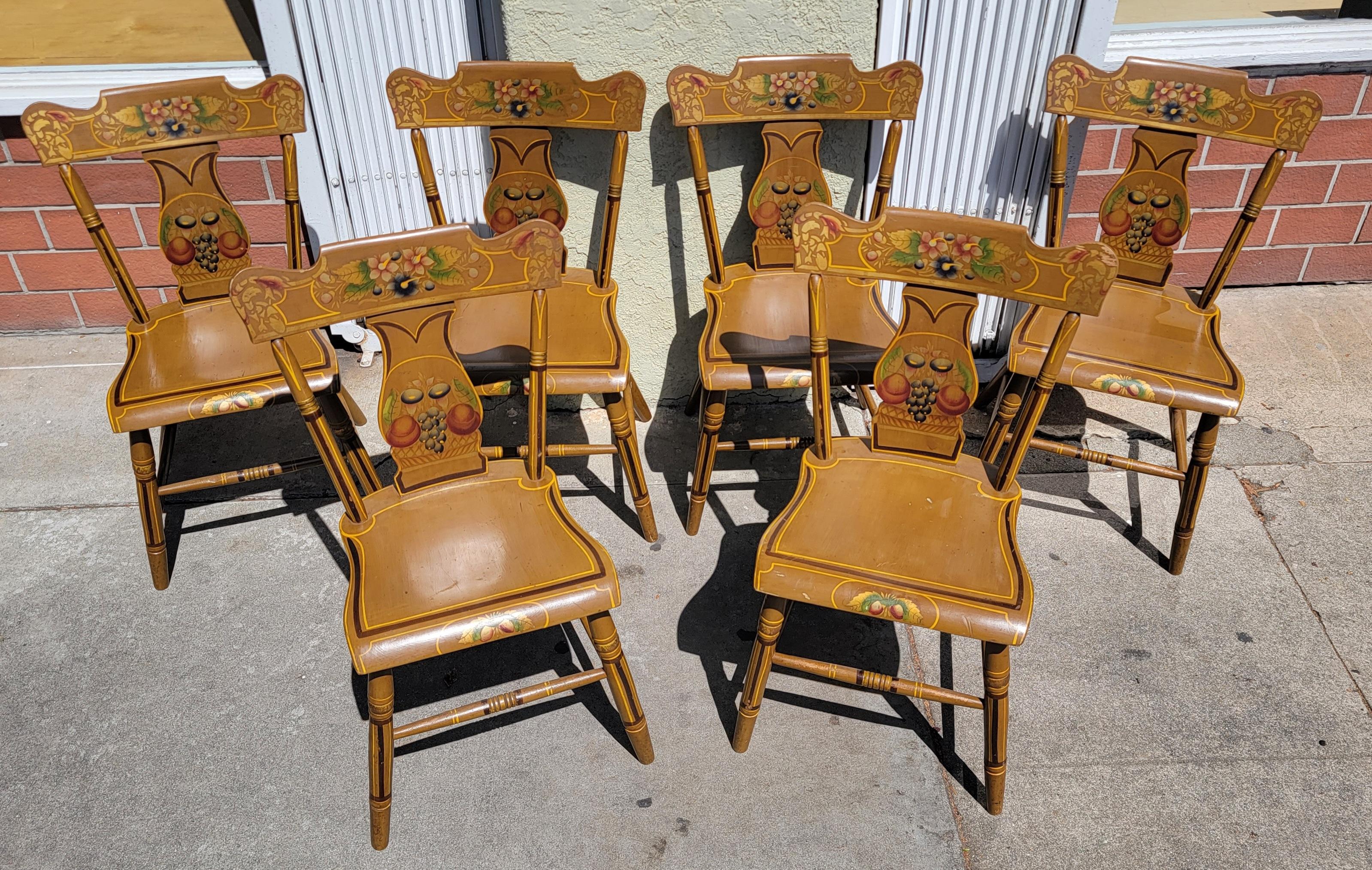chaises peintes et decorees