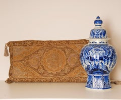 Cojín almohada otomana del s. XIX Bordado de seda con hilo metálico dorado Arte islámico