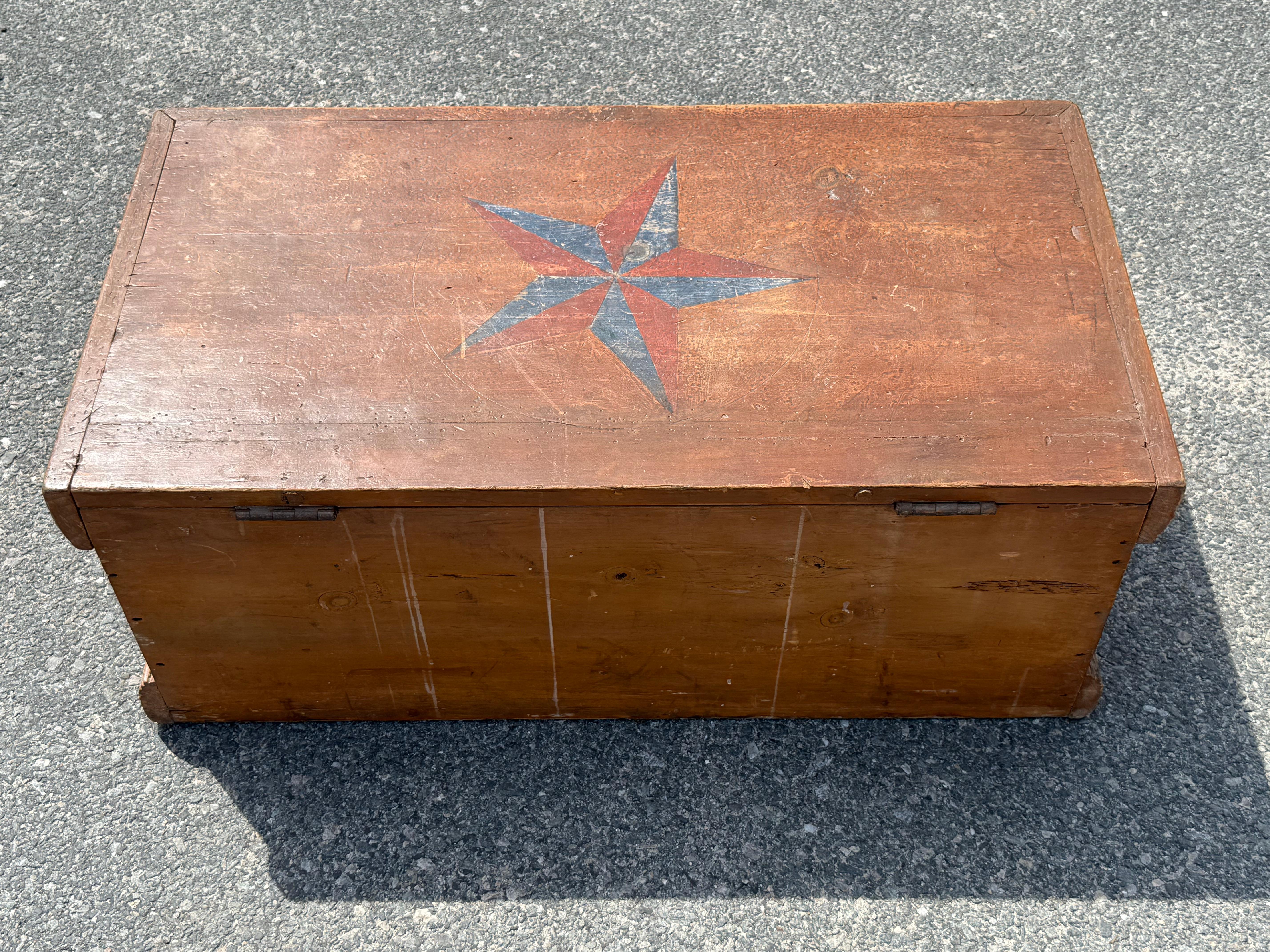 A.C.I.C. Coffre de mer décoré à la peinture Bon état - En vente à Nantucket, MA
