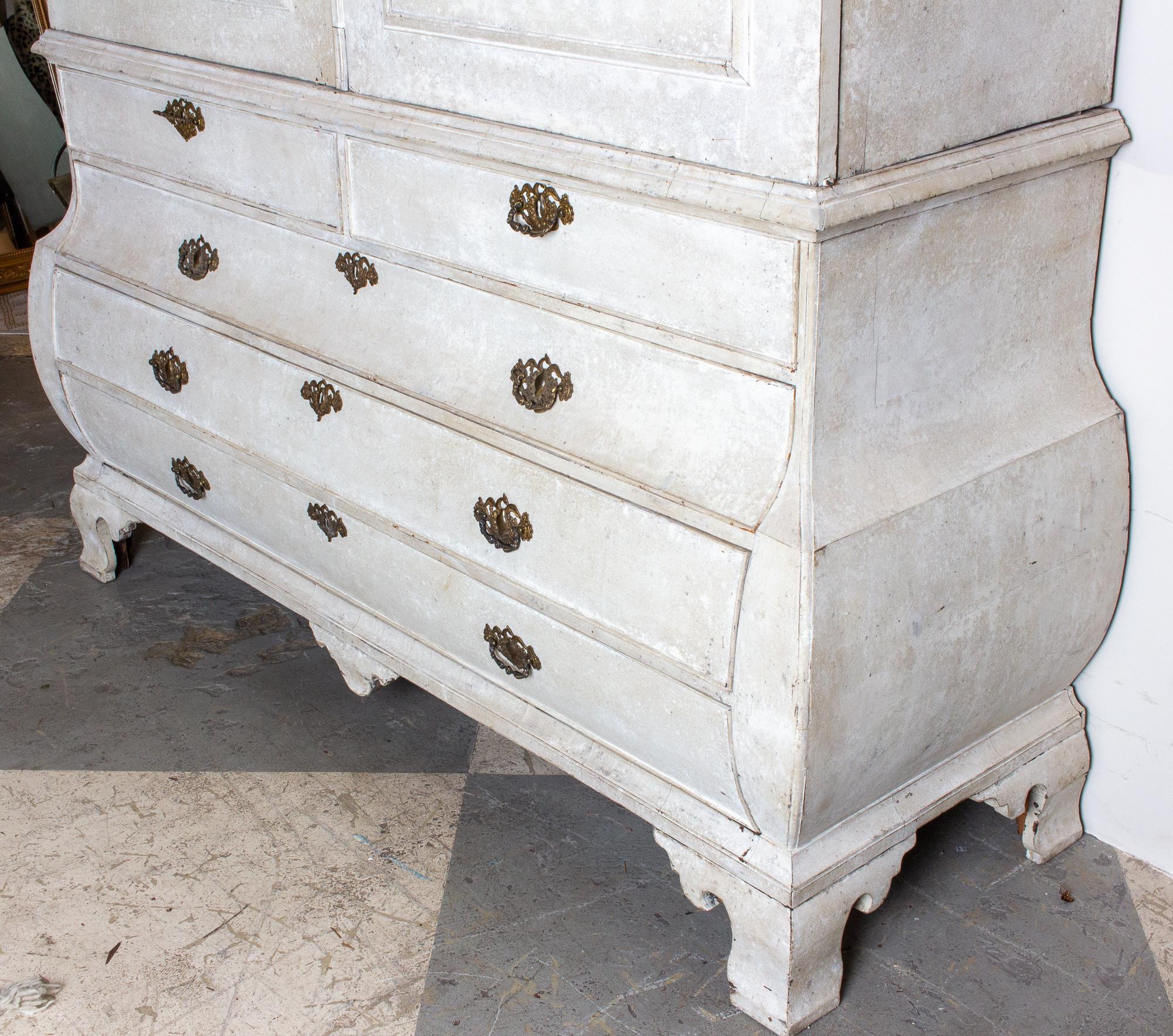 19th Century Painted Dutch Linen Press in Cream and Blue In Good Condition In Houston, TX