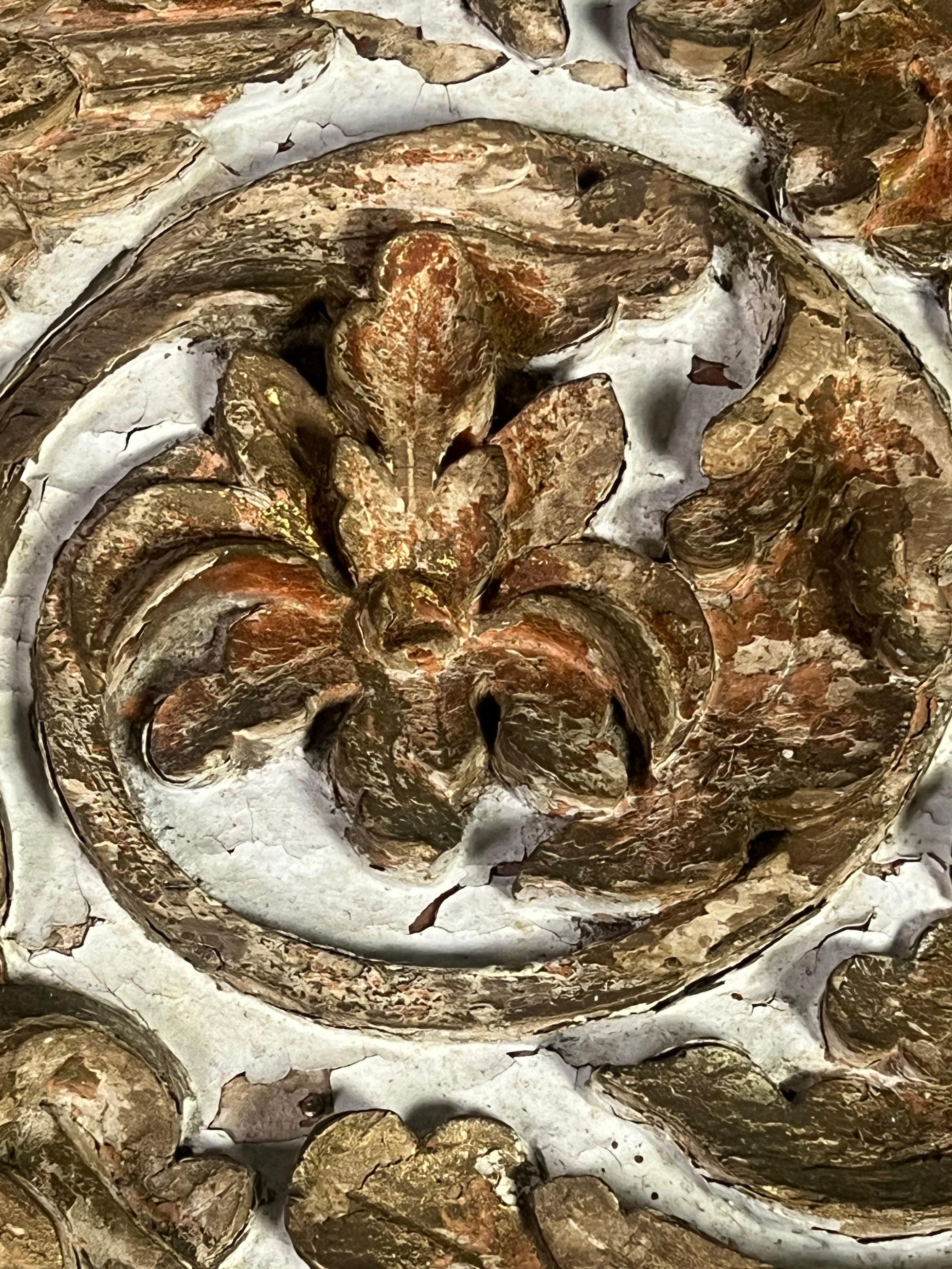 Specchio dipinto e dorato del XIX secolo A.I.C. In condizioni deteriorate in vendita a Los Angeles, CA