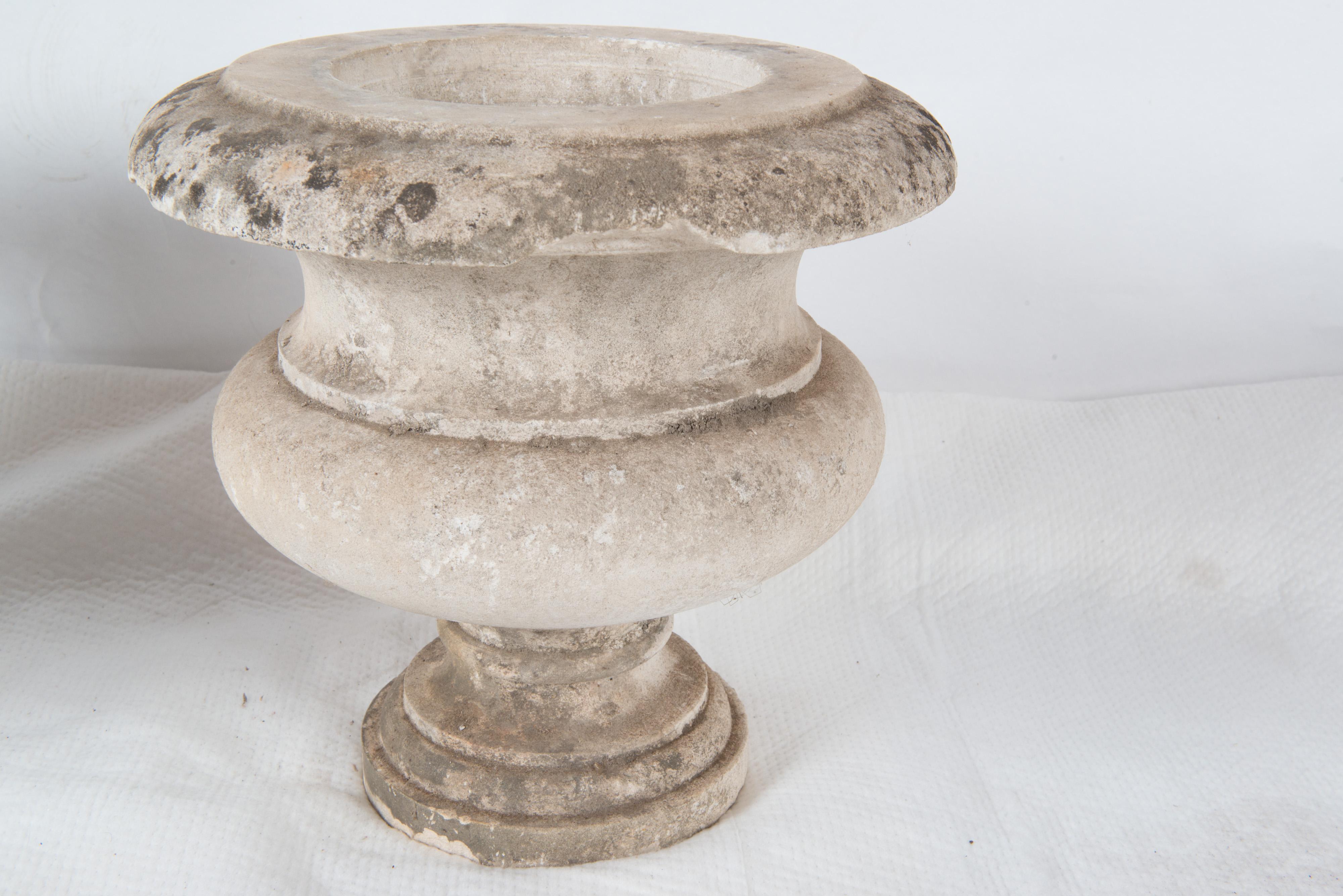 19th Century Pair of French Carved Stone Planters or Urns In Good Condition In Stamford, CT