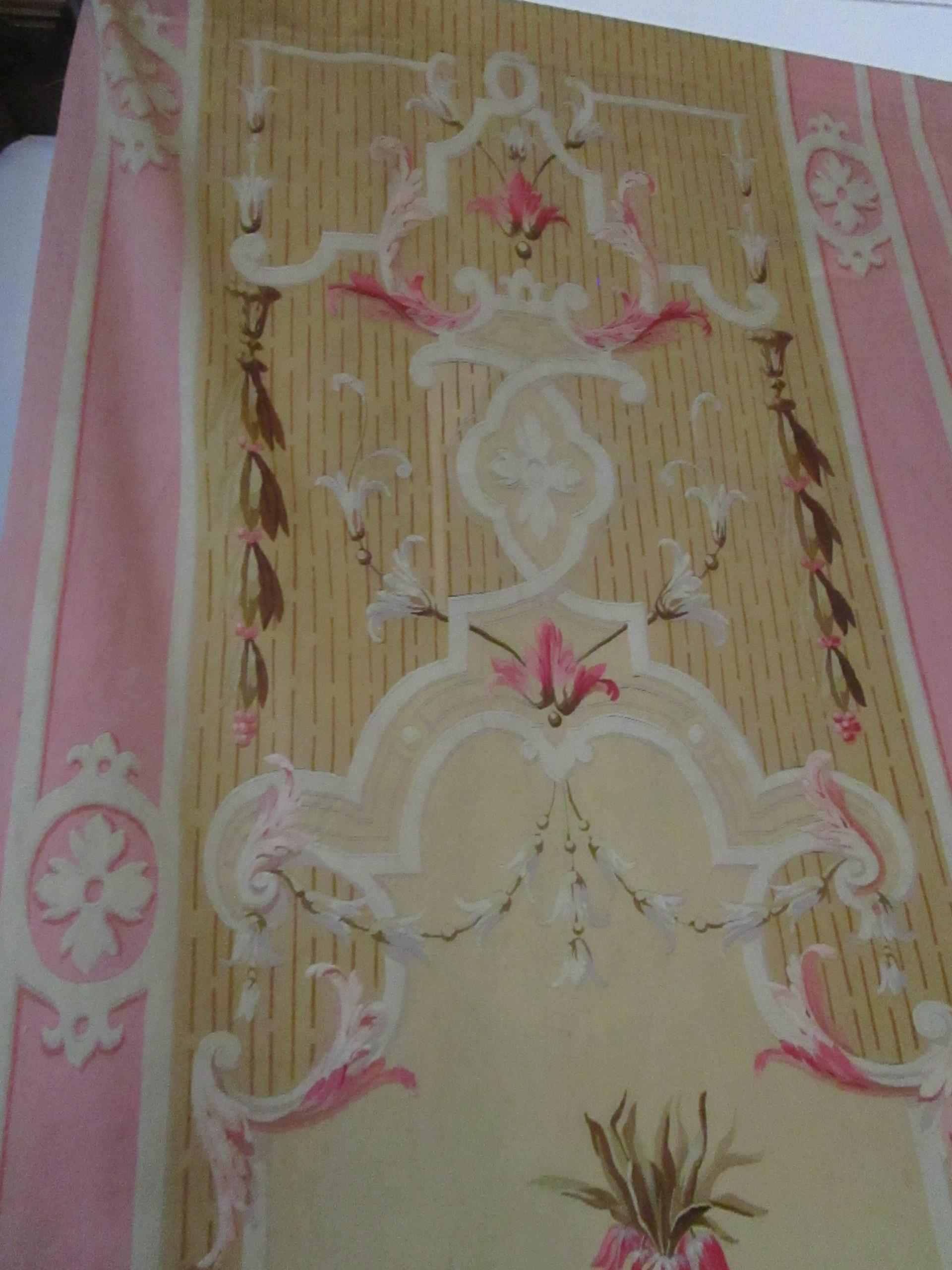 Paar französische Aubusson-Wandteppiche Entre Fenetres aus dem 19. Jahrhundert im Zustand „Gut“ im Angebot in Savannah, GA