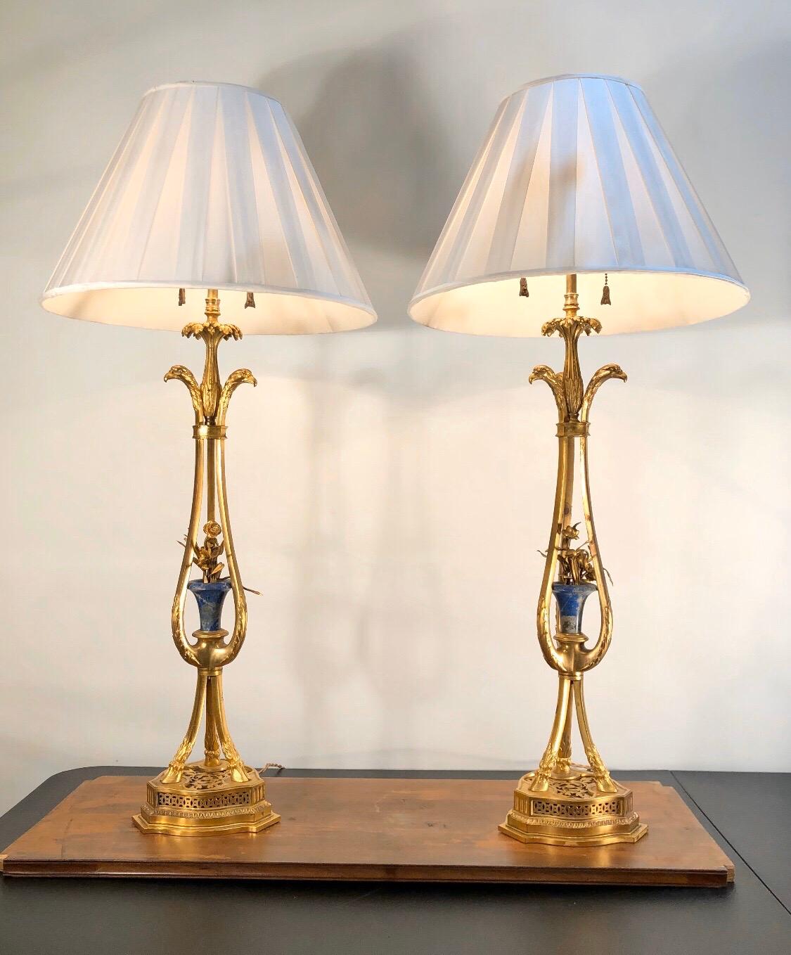 Coppia di lampade francesi in bronzo doré e lapis con teste d'aquila del XIX secolo in vendita 3