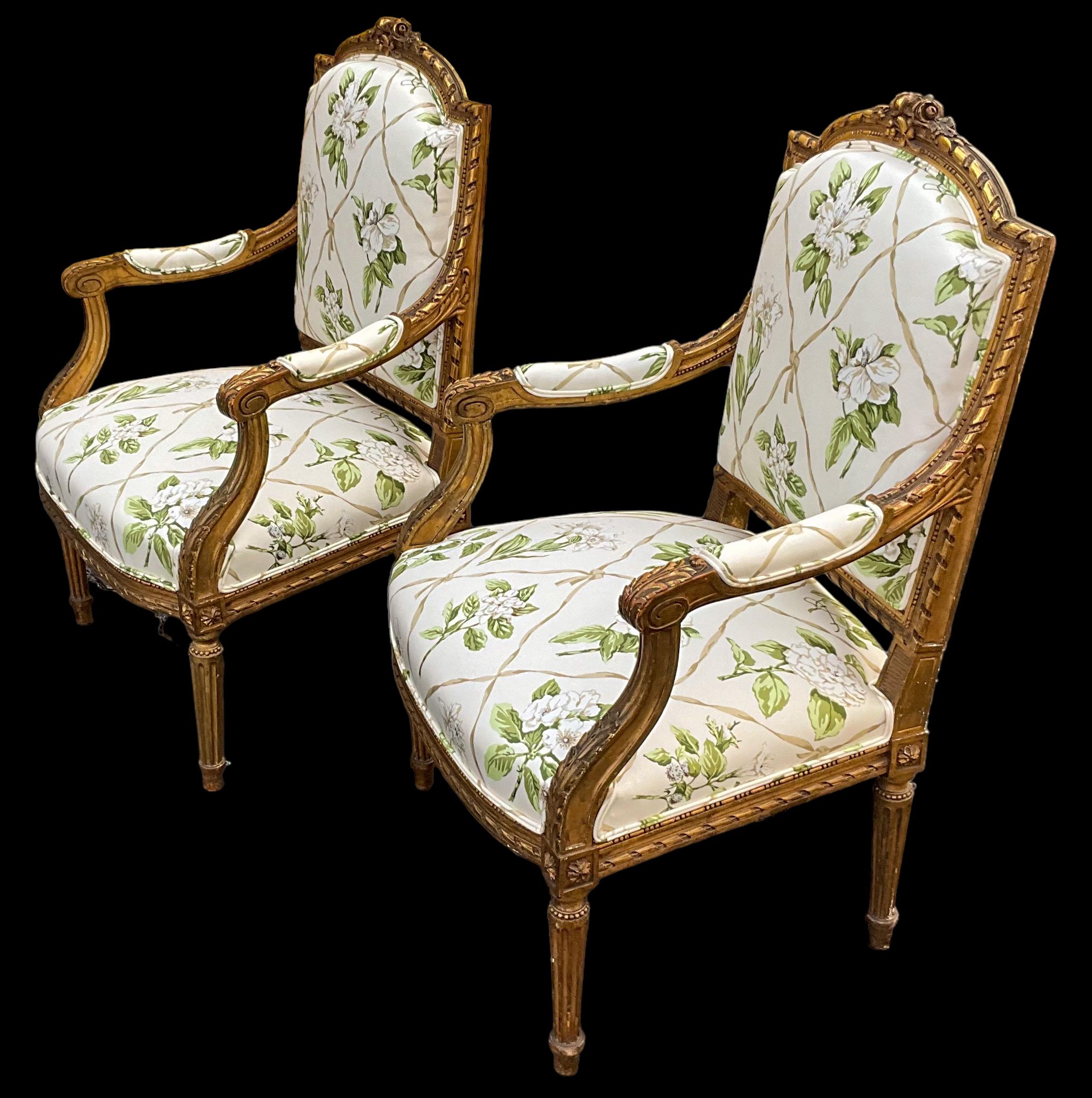 19th-C. Pair of French Louis XVI Style Carved Giltwood Bergere Chairs In Good Condition In Kennesaw, GA