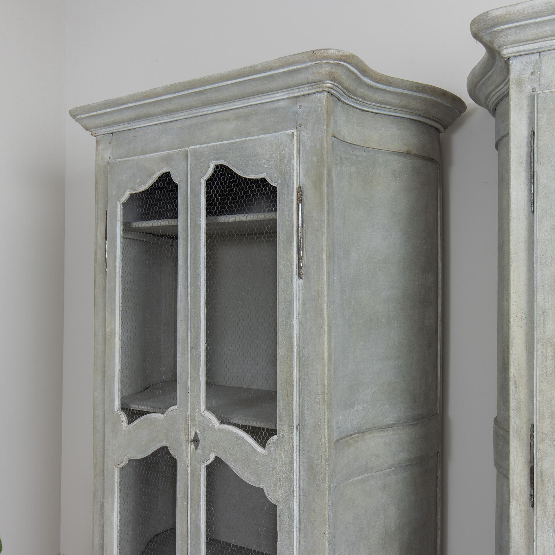19th c. Pair of French Gray Painted Armoire Cabinets with Serpentine Sides For Sale 7