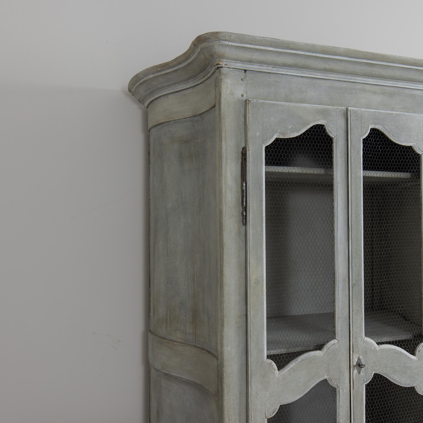 19th c. Pair of French Gray Painted Armoire Cabinets with Serpentine Sides For Sale 10