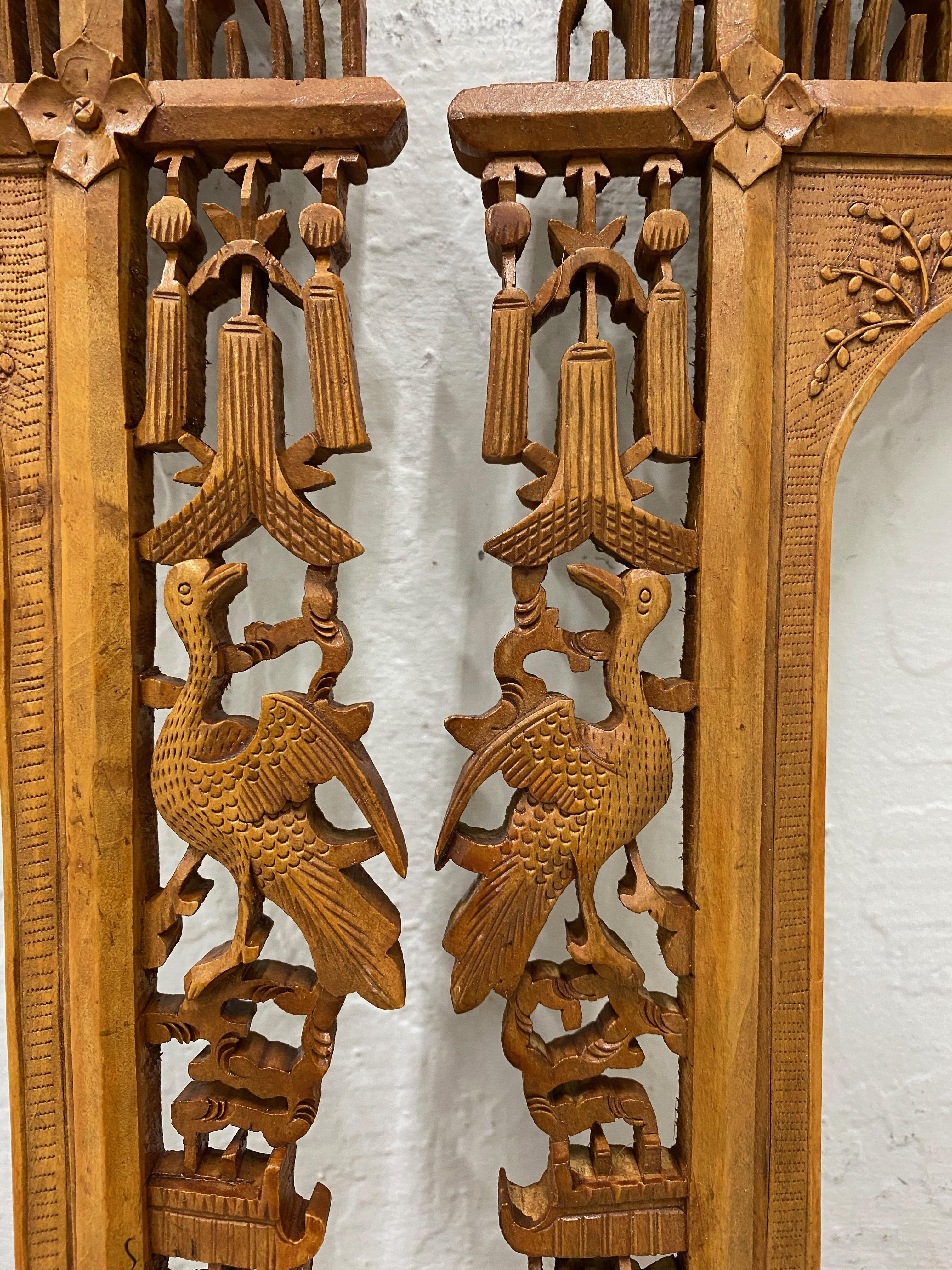 19th Century Pair of Hand Carved Anglo Indian Teak Wood Picture Frames In Good Condition In San Francisco, CA