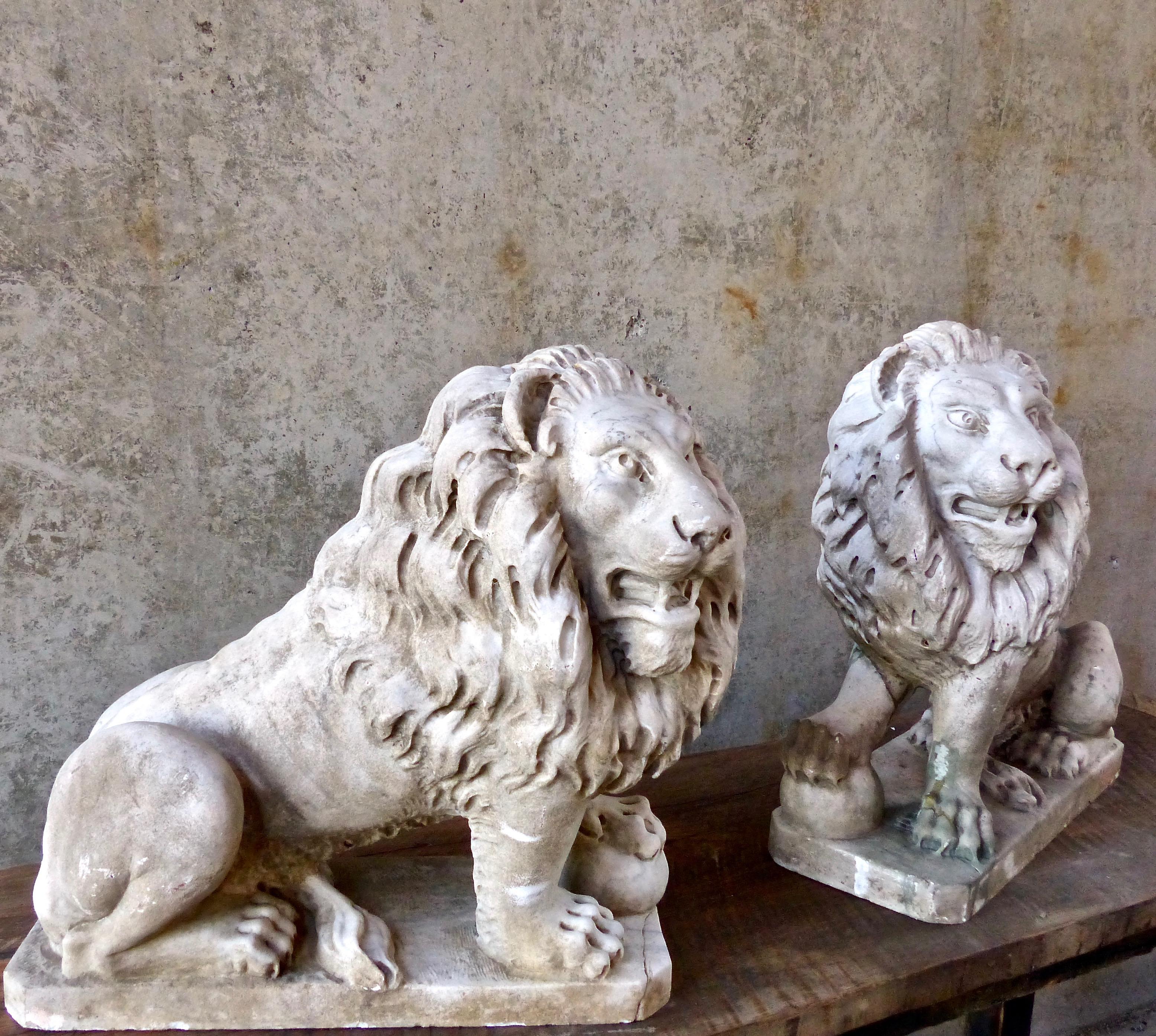 19th c Pair of Italian Hand-Carved Solid Marble Lions from Venice In Good Condition In Surrey, BC