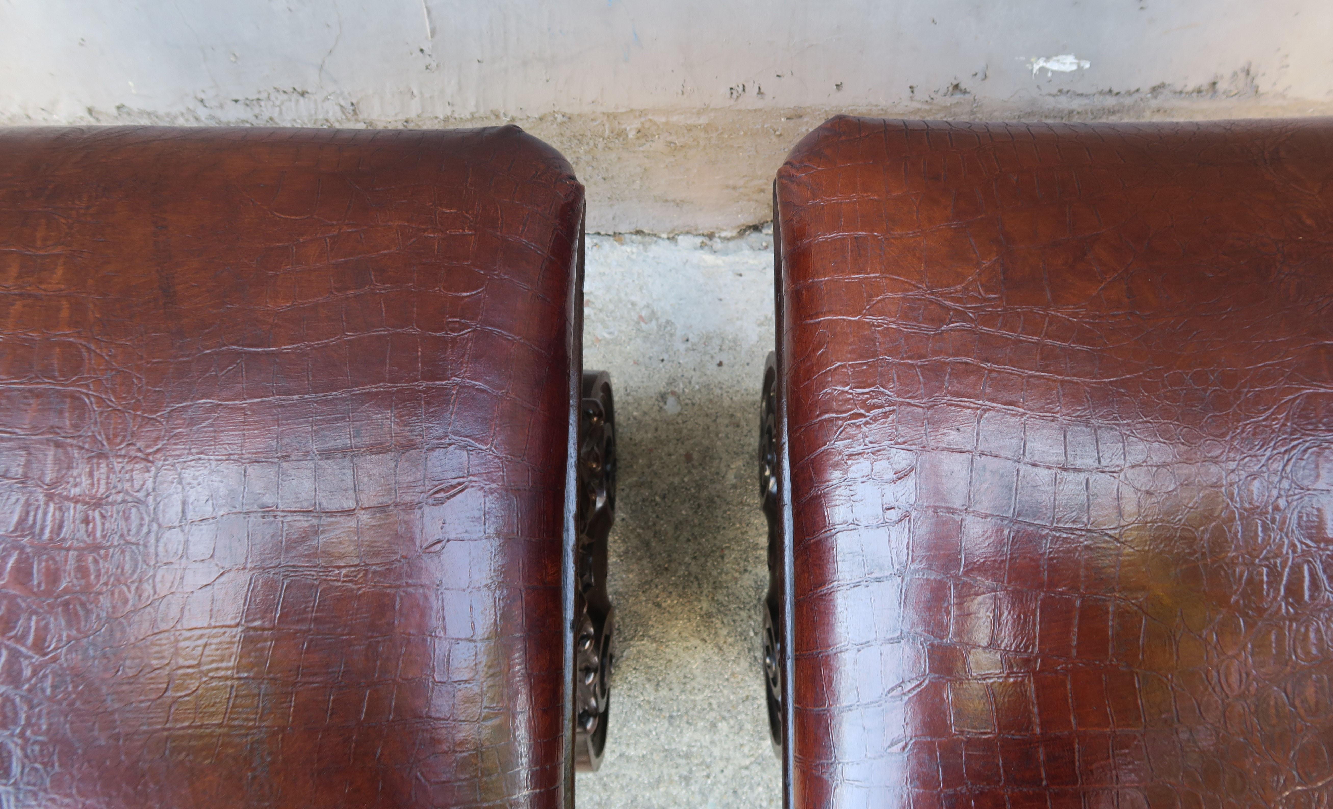 19th Century Pair of Italian Walnut Embossed Leather Benches 4