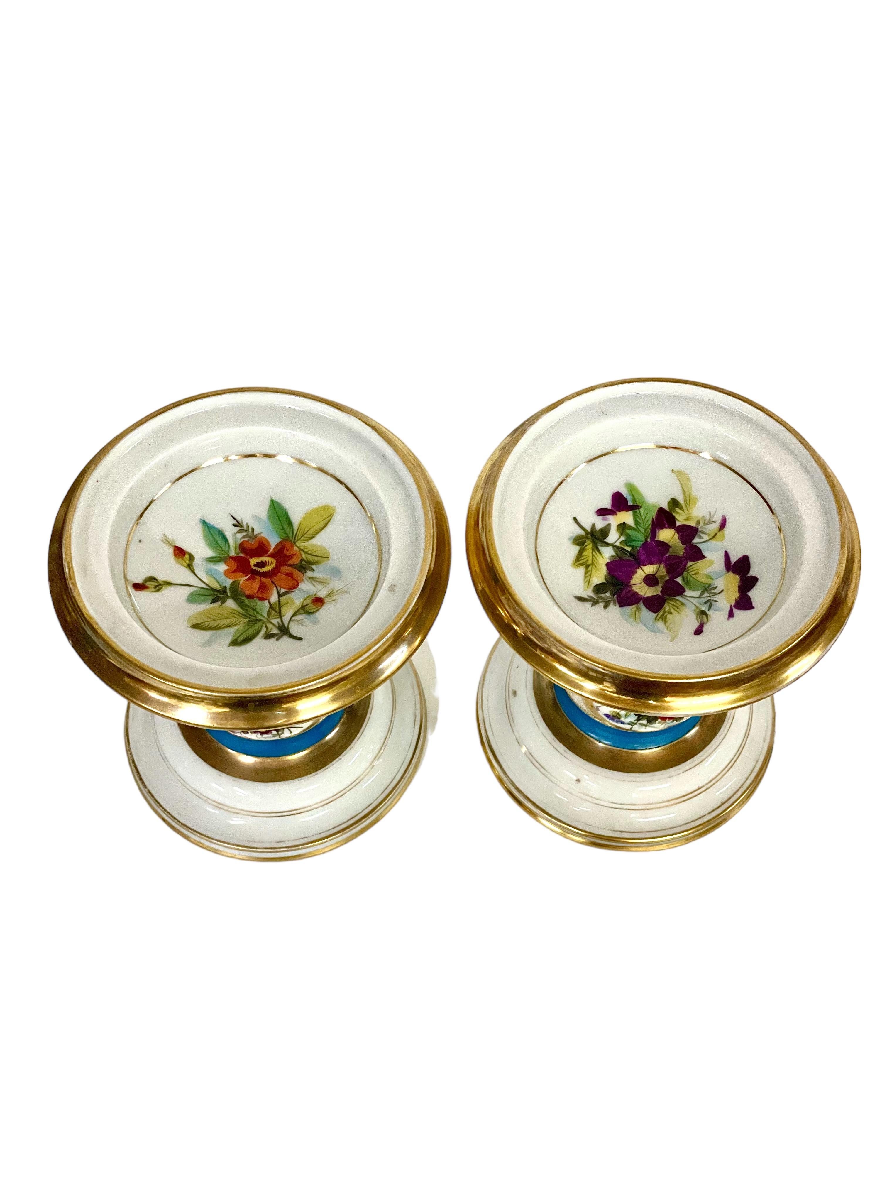 Napoleon III 19th Century Pair of Porcelaine de Paris Cassolettes For Sale