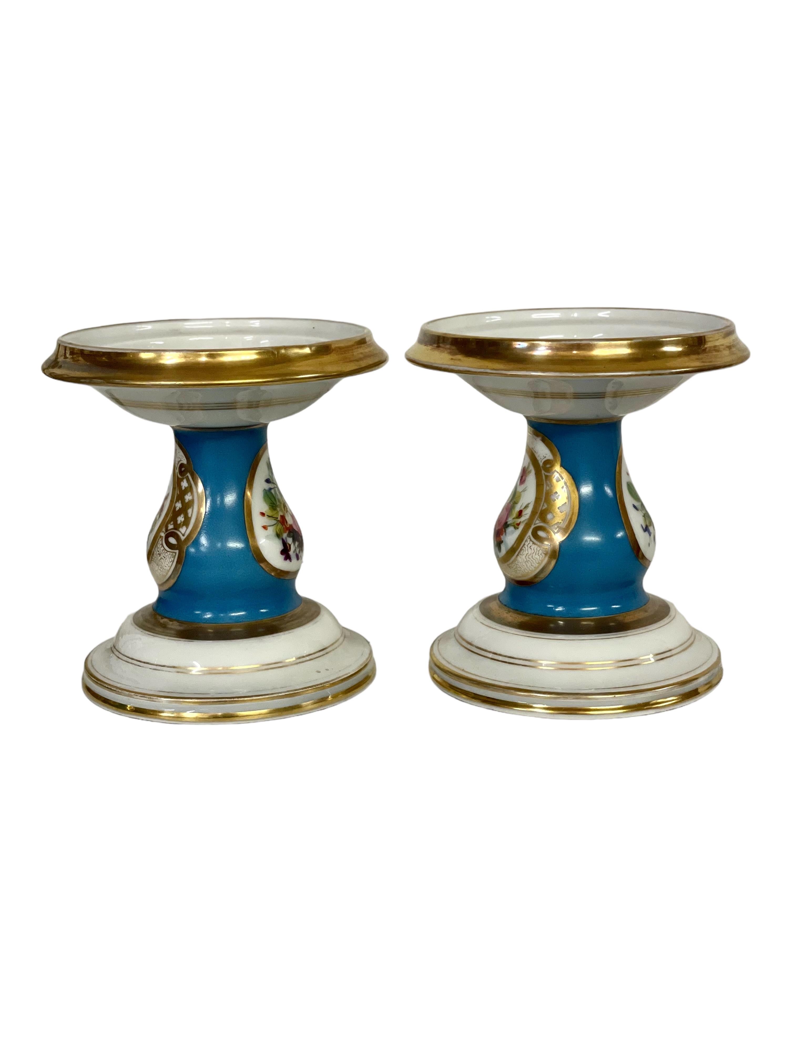 French 19th Century Pair of Porcelaine de Paris Cassolettes For Sale