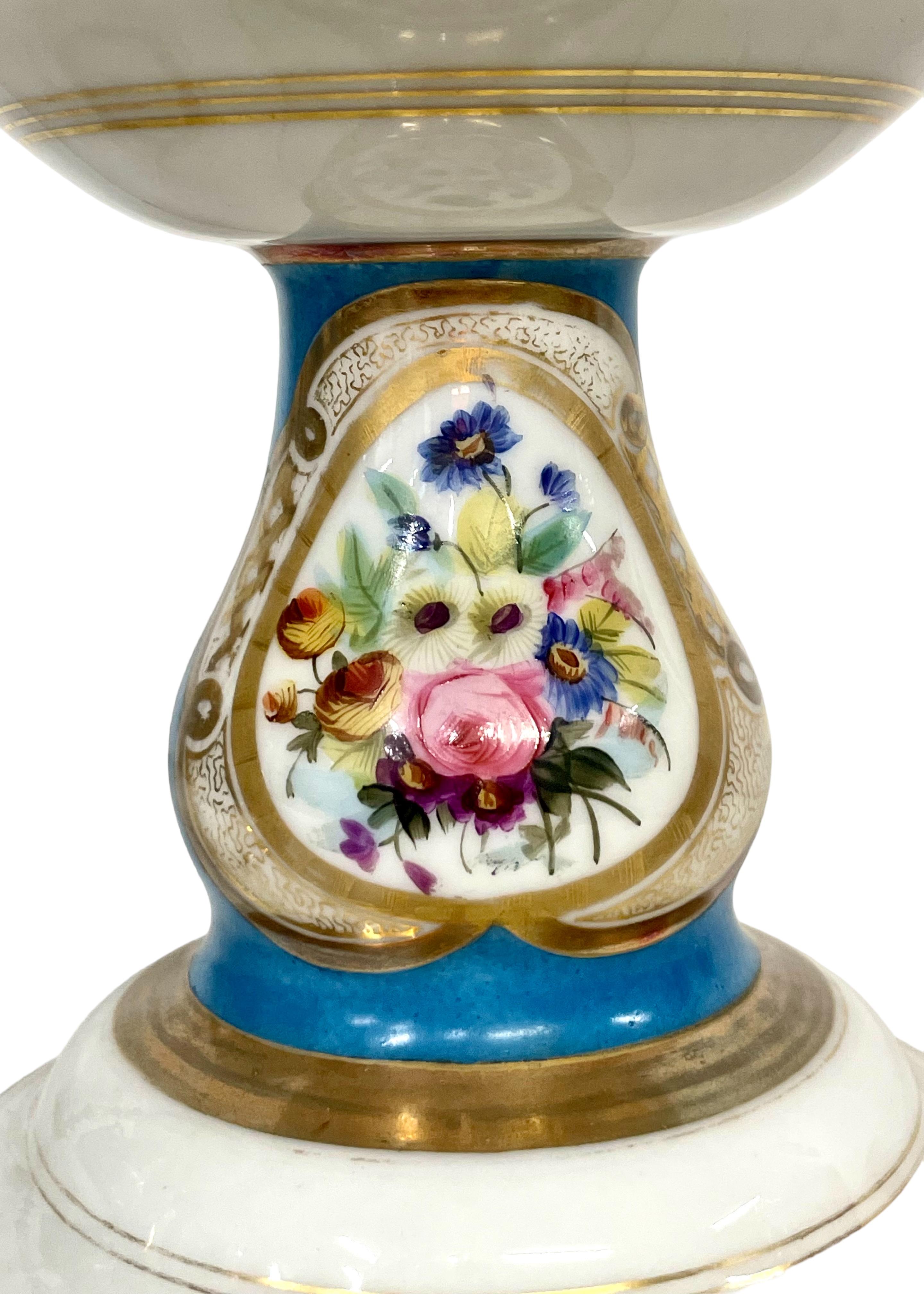 Paar Porcelaine de Paris Cassolettes aus dem 19. (19. Jahrhundert) im Angebot