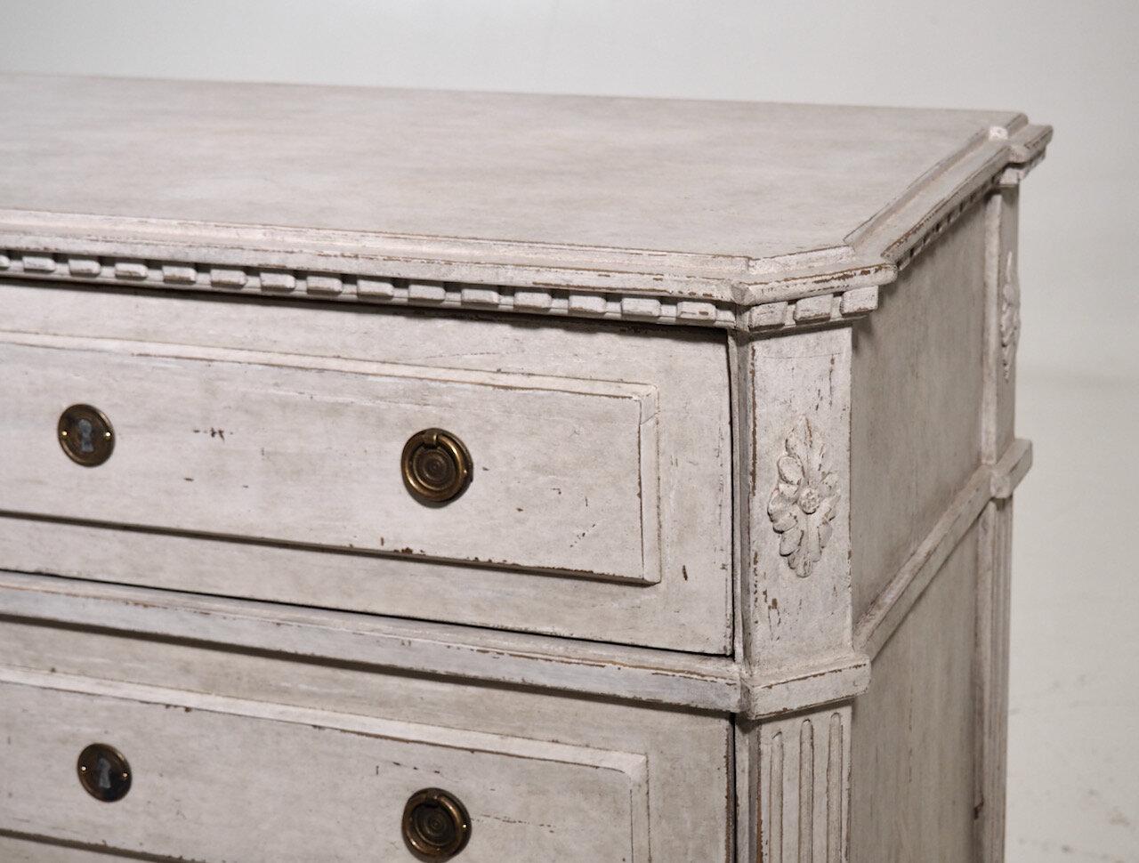 19th c. Pair of Swedish Late Gustavian Period Painted Bedside Commodes In Excellent Condition In Wichita, KS