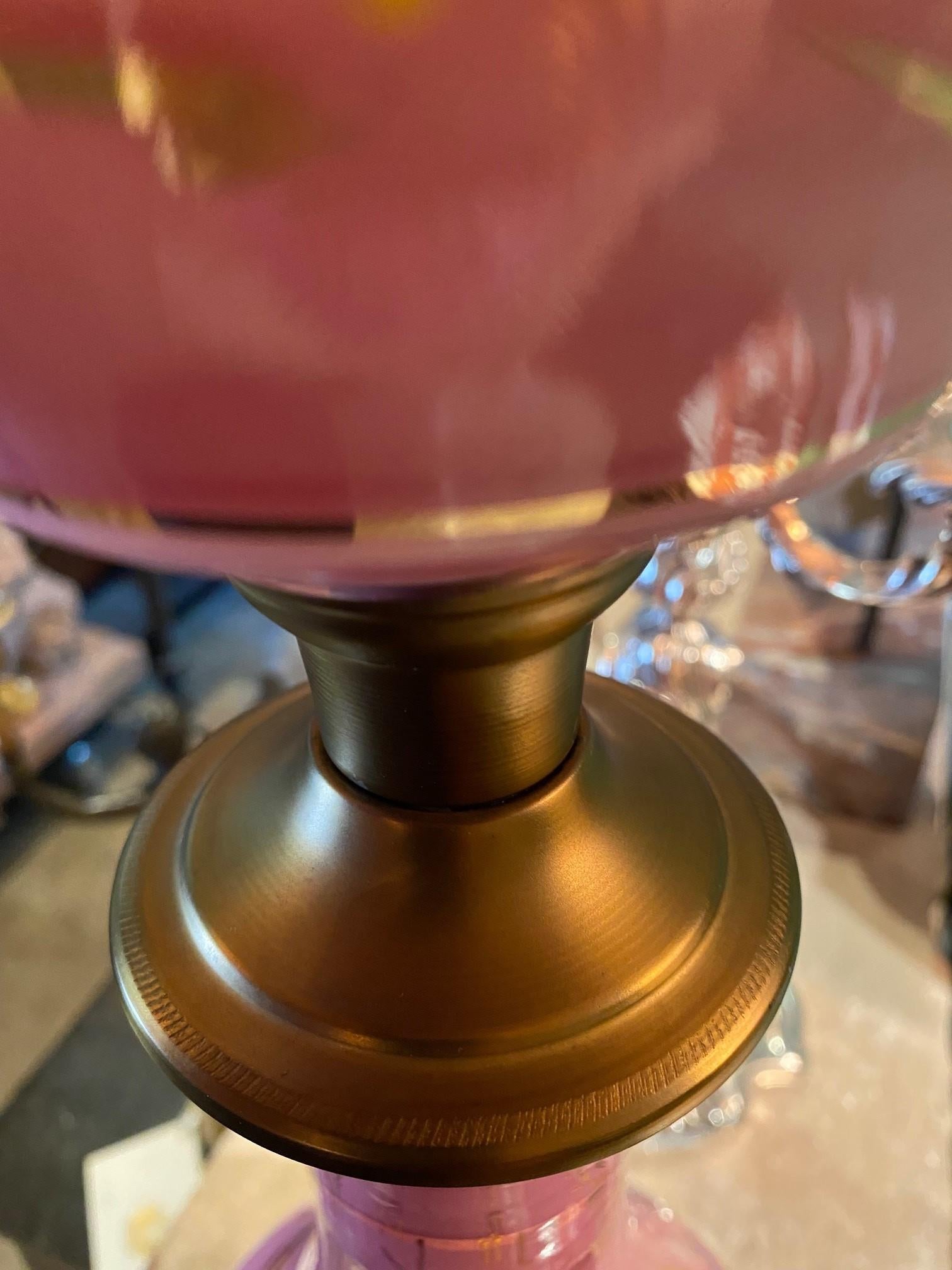 19. Jh. Paar rosa Beistelltischlampen Opalglasvase Nachttisch Lights Antiquitäten im Angebot 10