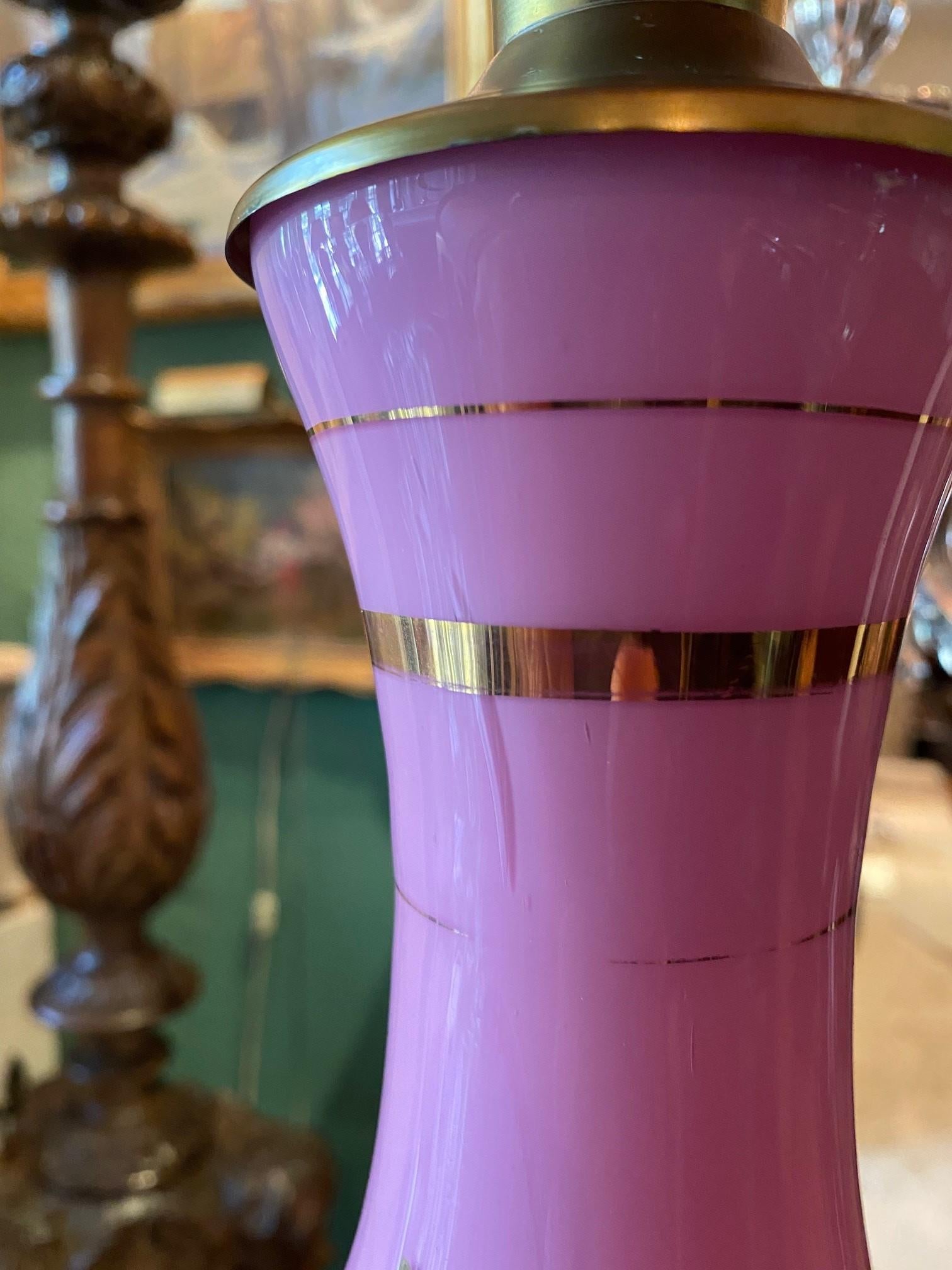 A.I.C. Paire de lampes de table rose Vase en verre opalin Lampes de chevet Antiquités en vente 12