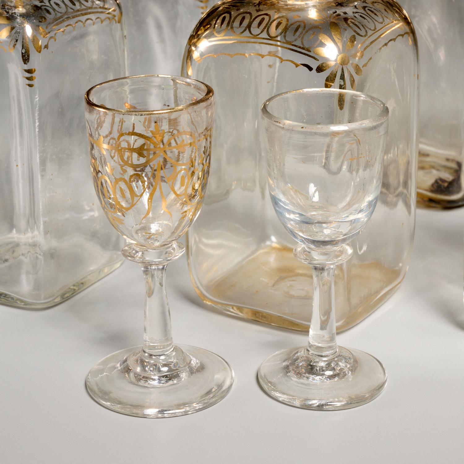 Cave À Liqueur de Parquetería y Caoba del S. XIX, 6 Decantadores Decorados, 2 Copas en Bueno estado para la venta en Morristown, NJ