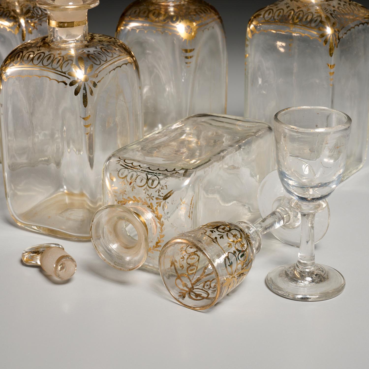Cave À Liqueur de Parquetería y Caoba del S. XIX, 6 Decantadores Decorados, 2 Copas siglo XIX en venta