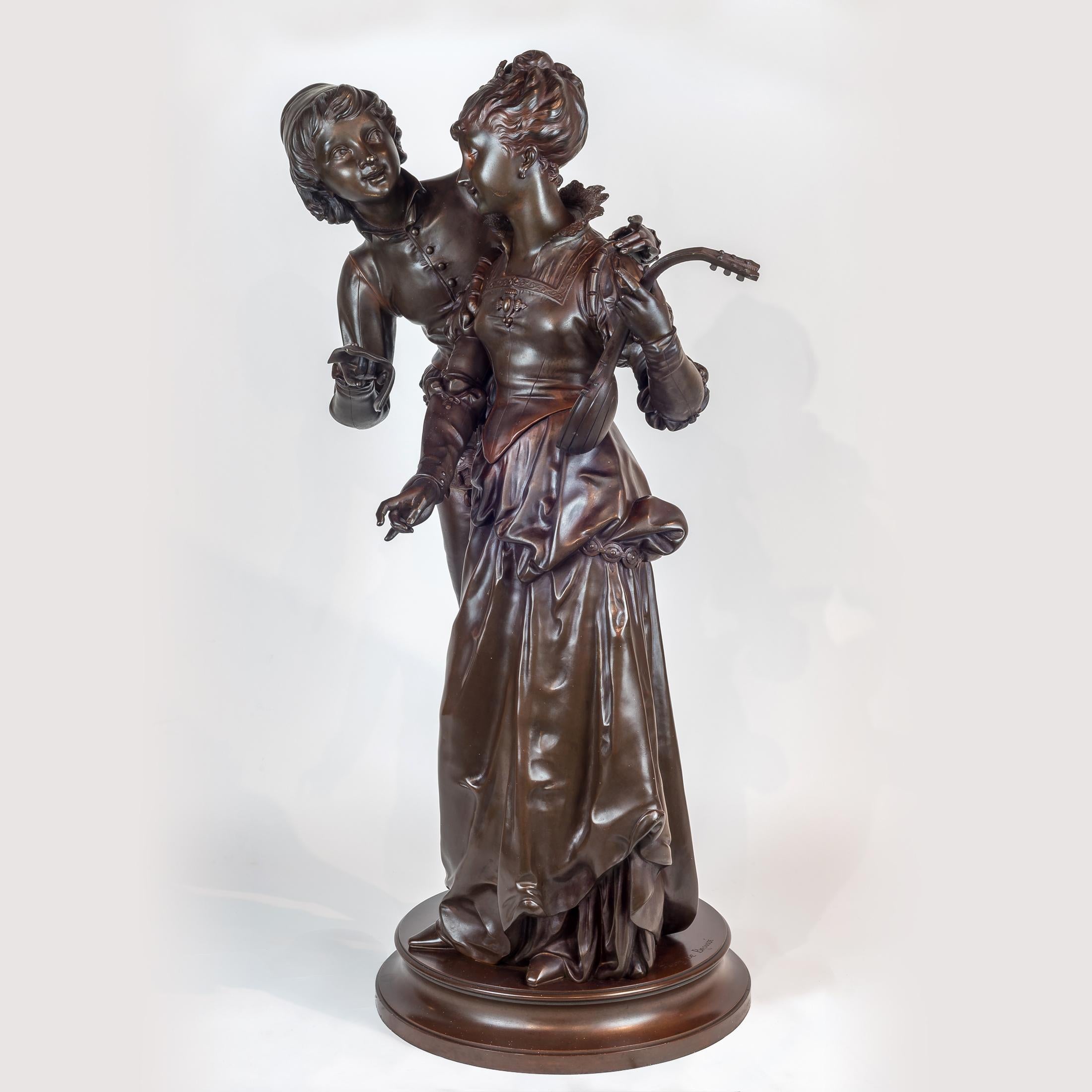 Patinierte Bronzeskulptur zweier Liebender aus dem 19. Jahrhundert von Vincent Faure de Brousse
Die Frau hält eine Mandoline am linken Arm. Bezeichnet 'Faure de Brousse'. 

Künstler: Vincent Desire Faure de Brousse (1876 - 1908) 
Herkunft: