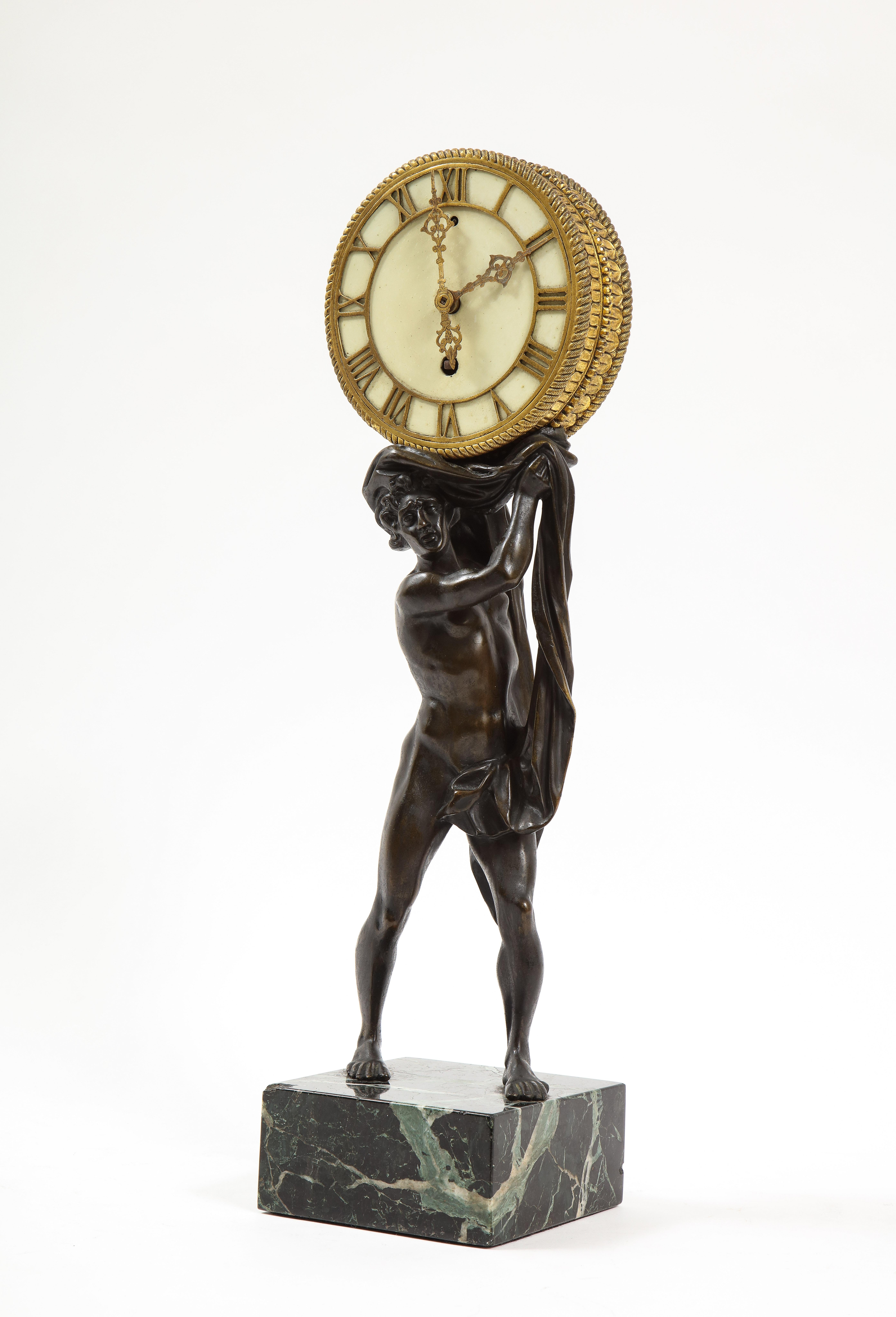 Fine XIX secolo Orologio Ercole in bronzo patinato e dorato del 19° secolo su base in marmo, E.F. A. Caldwell in vendita