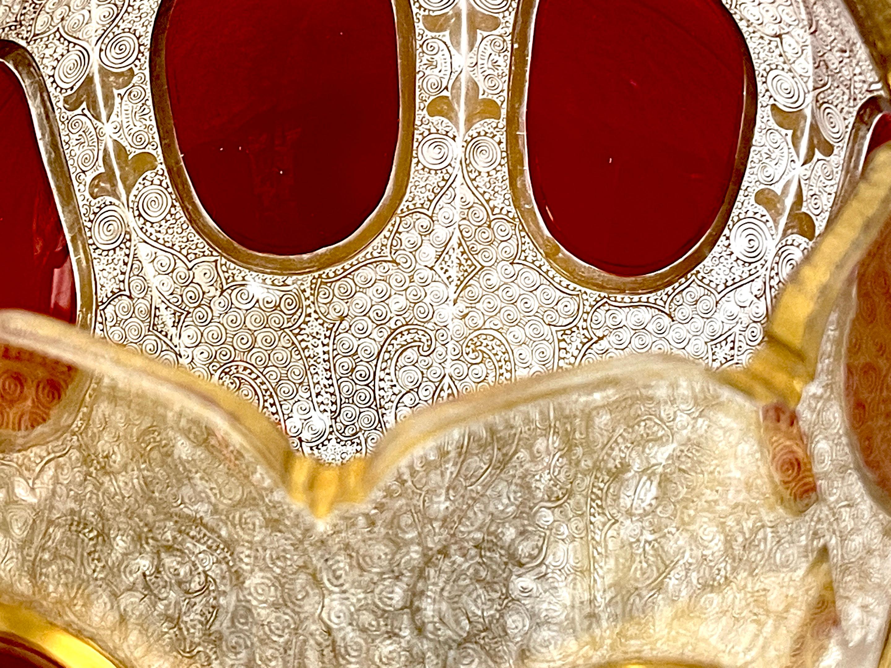 Vase aus vergoldeter Emaille und Rubin im persischen Stil des 19. Jahrhunderts, signiert (Kristall) im Angebot