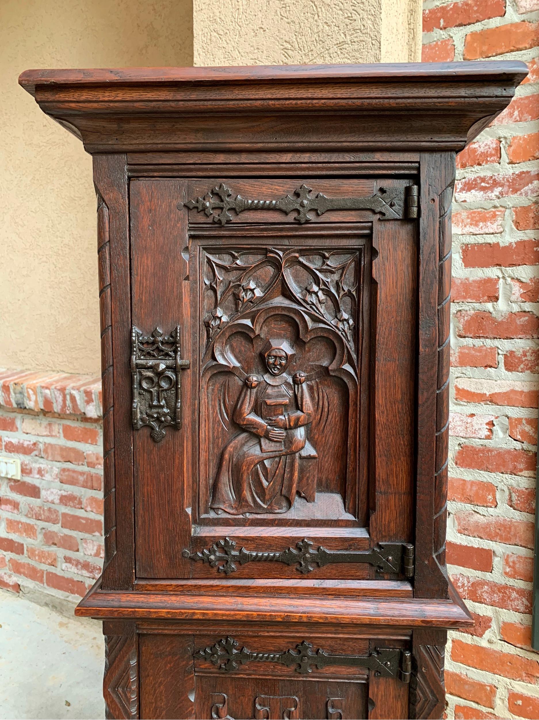 19th Century Petite French Carved Oak Gothic Vestment Cabinet Prayer Room In Good Condition In Shreveport, LA