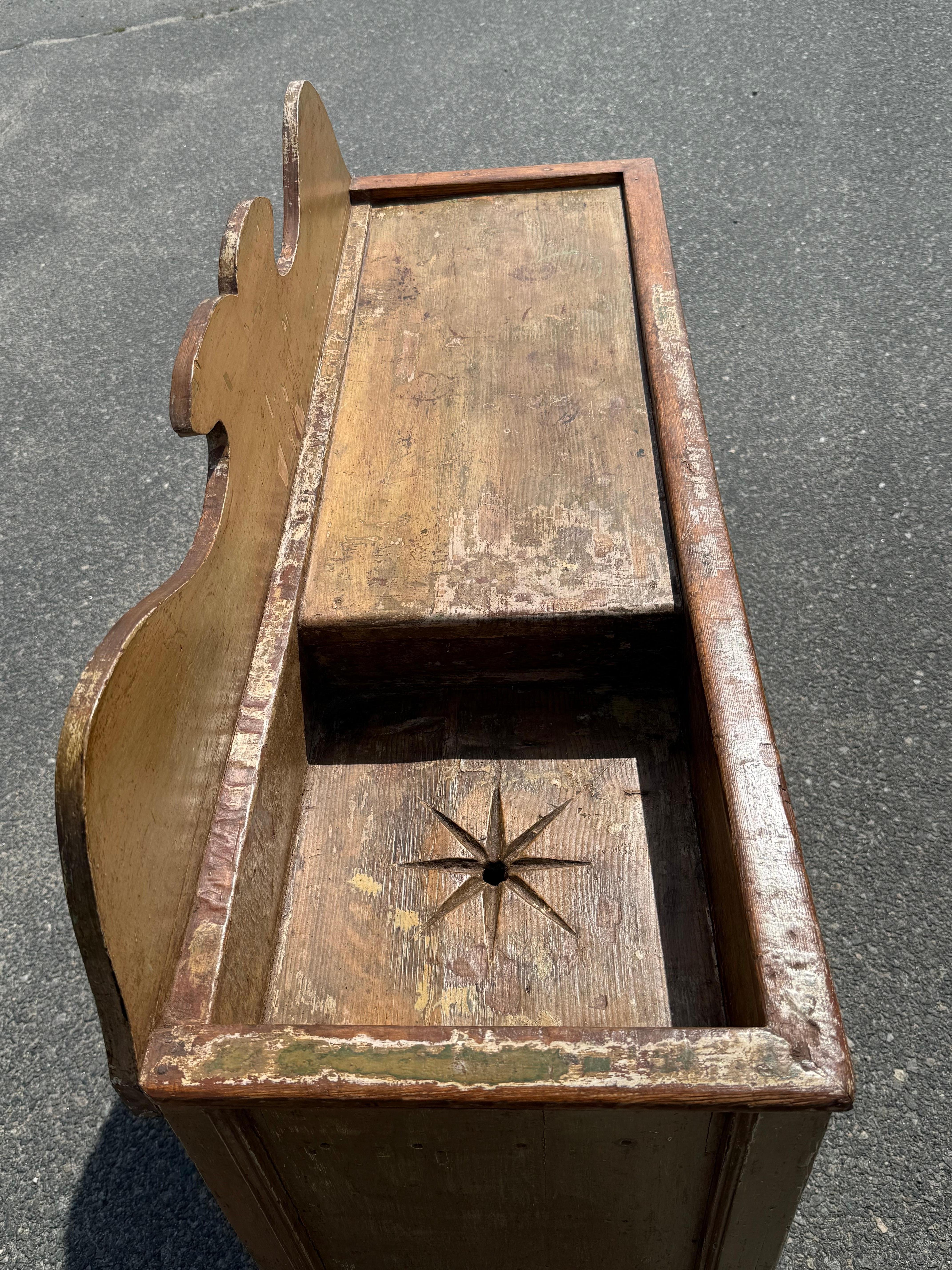 19th c. Pine Dry Sink in Original Paint In Good Condition For Sale In Nantucket, MA
