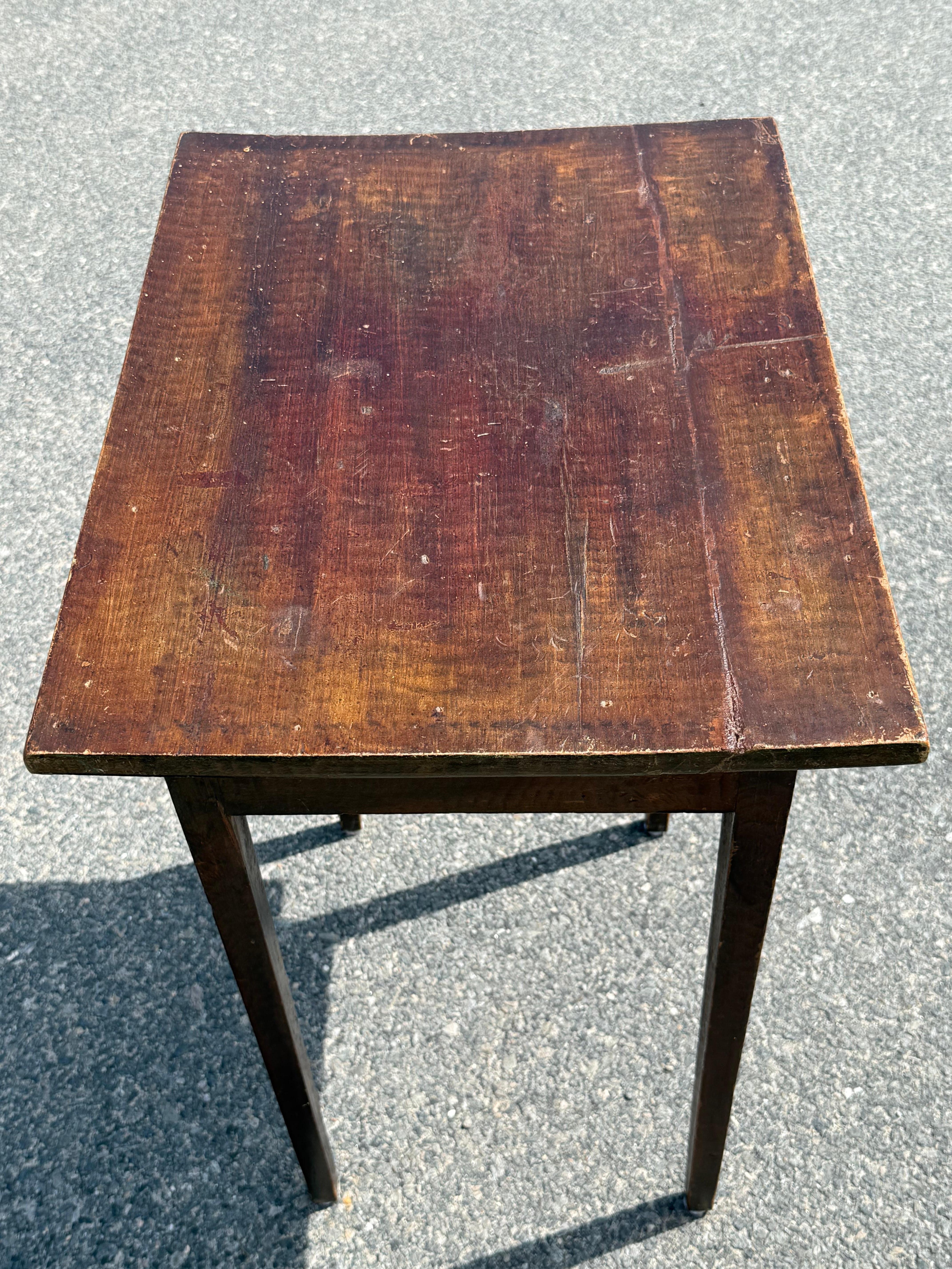 19th c. Pine Single Drawer Stand with Faux Tiger Maple Paint For Sale 1
