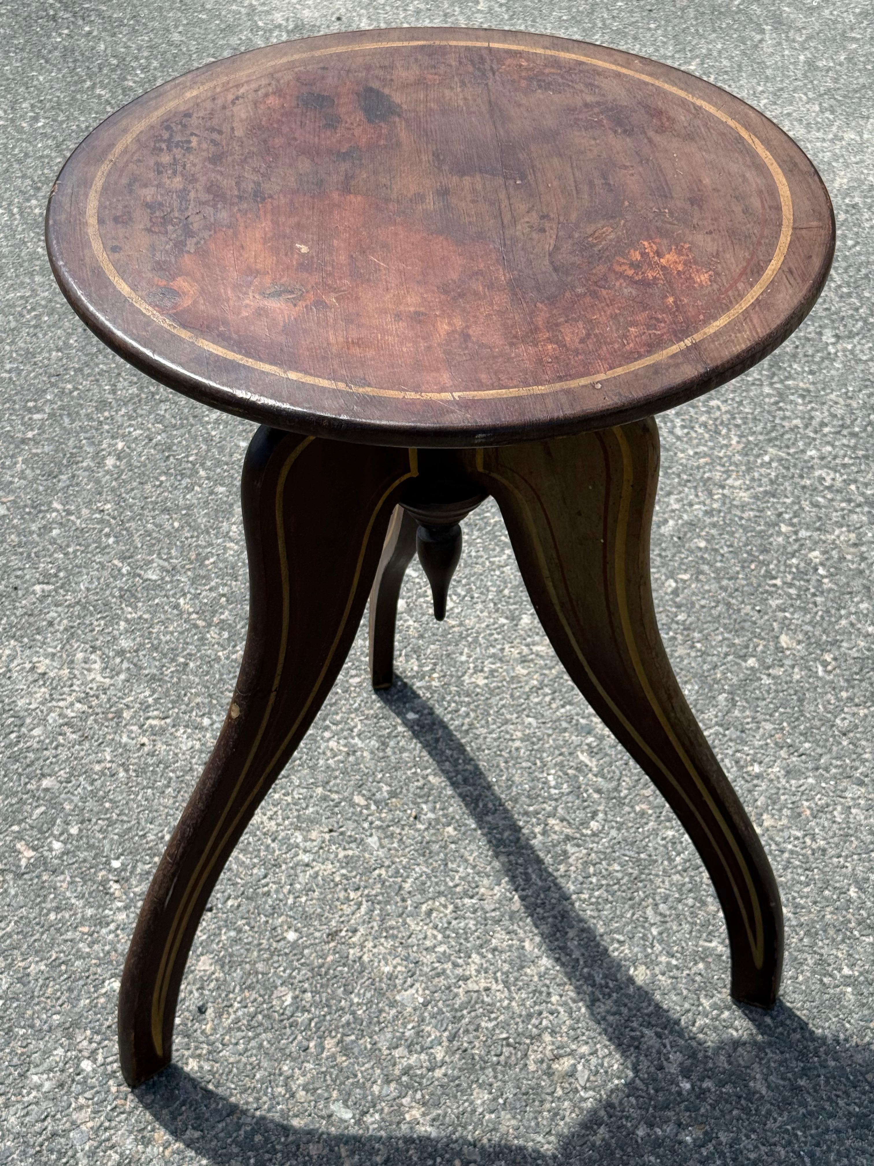 Tavolo a treppiede in pino del XIX secolo In condizioni buone in vendita a Nantucket, MA