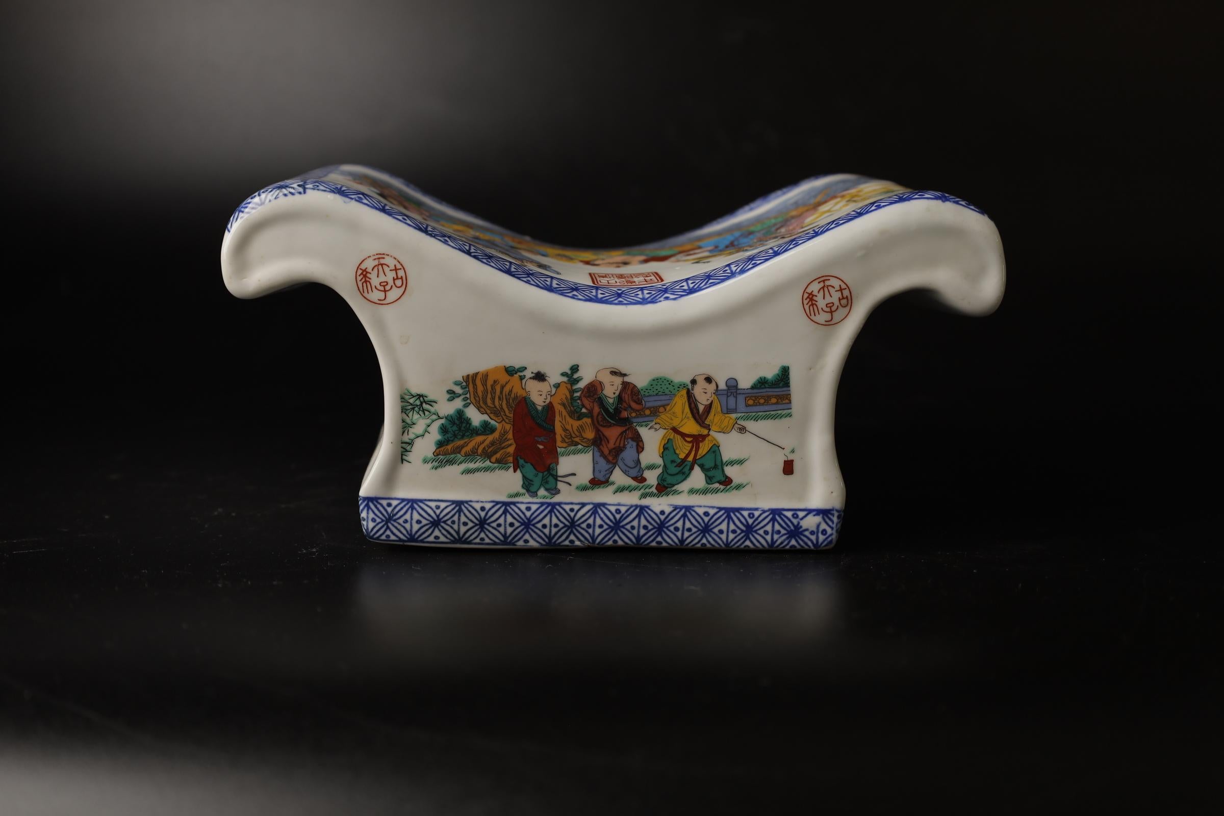 19th Century Porcelain Geisha's Pillow Stand, Set of 3 For Sale 5