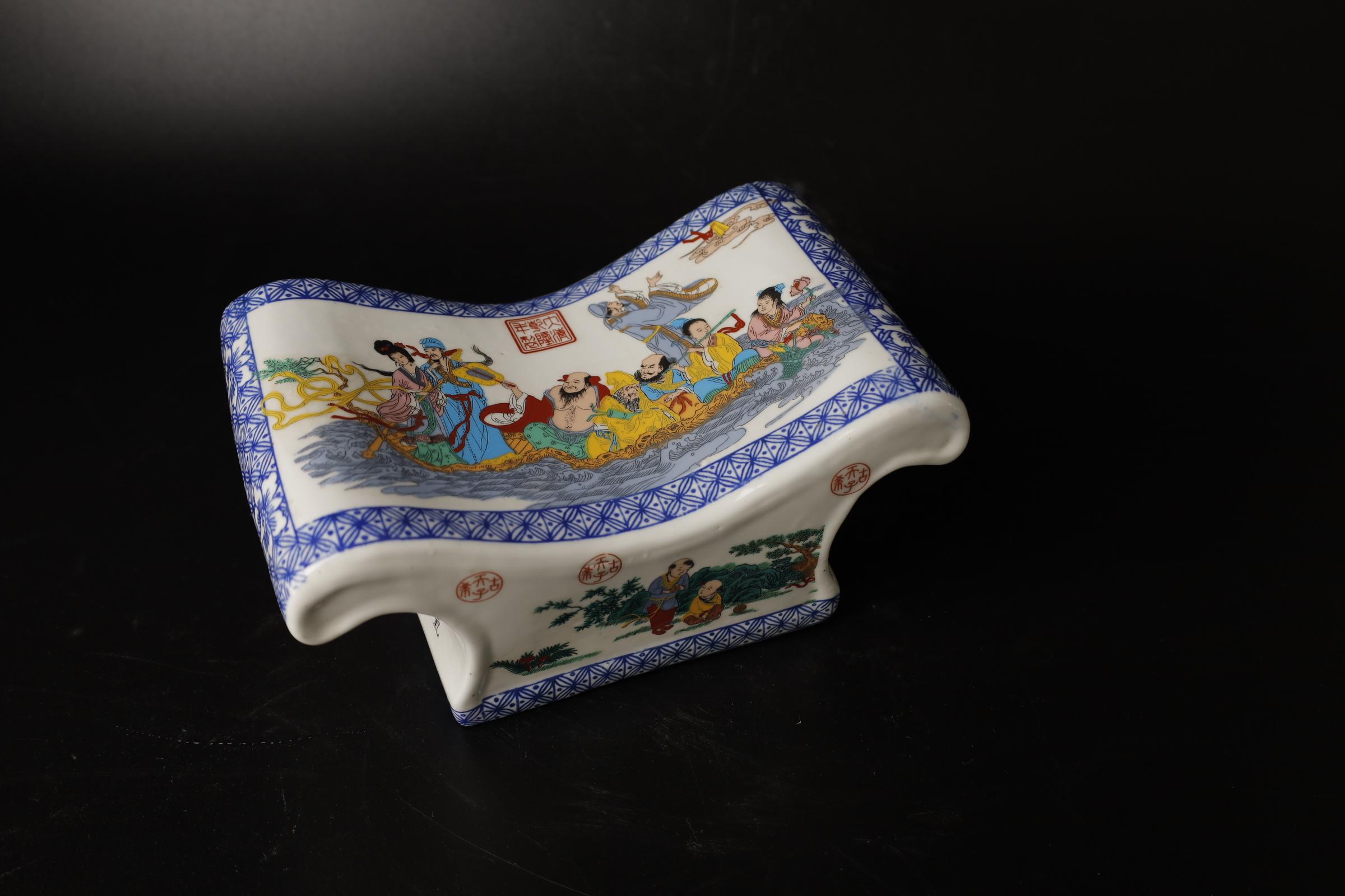Japanese 19th Century Porcelain Geisha's Pillow Stand, Set of 3 For Sale