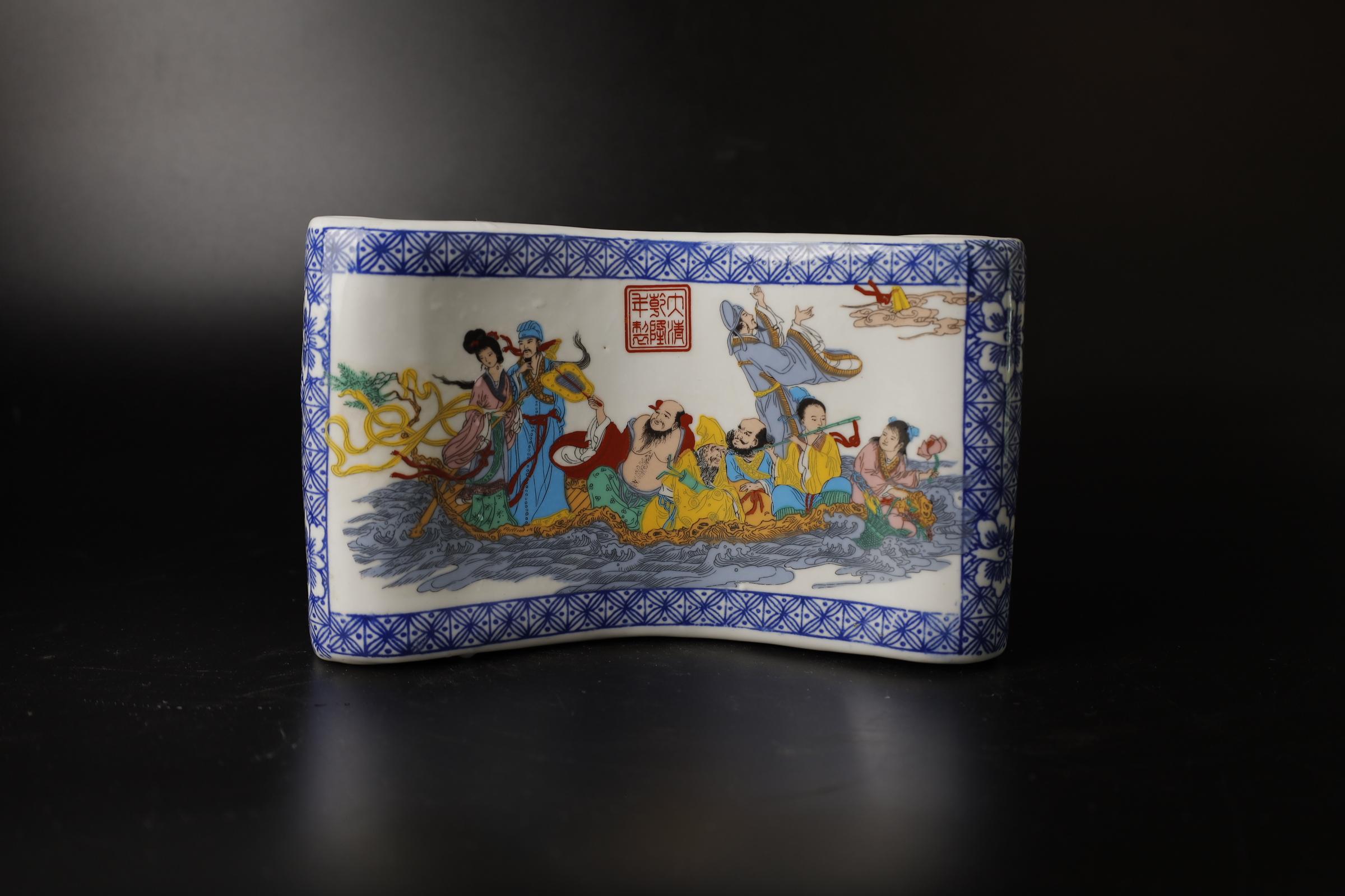 19th Century Porcelain Geisha's Pillow Stand, Set of 3 For Sale 1