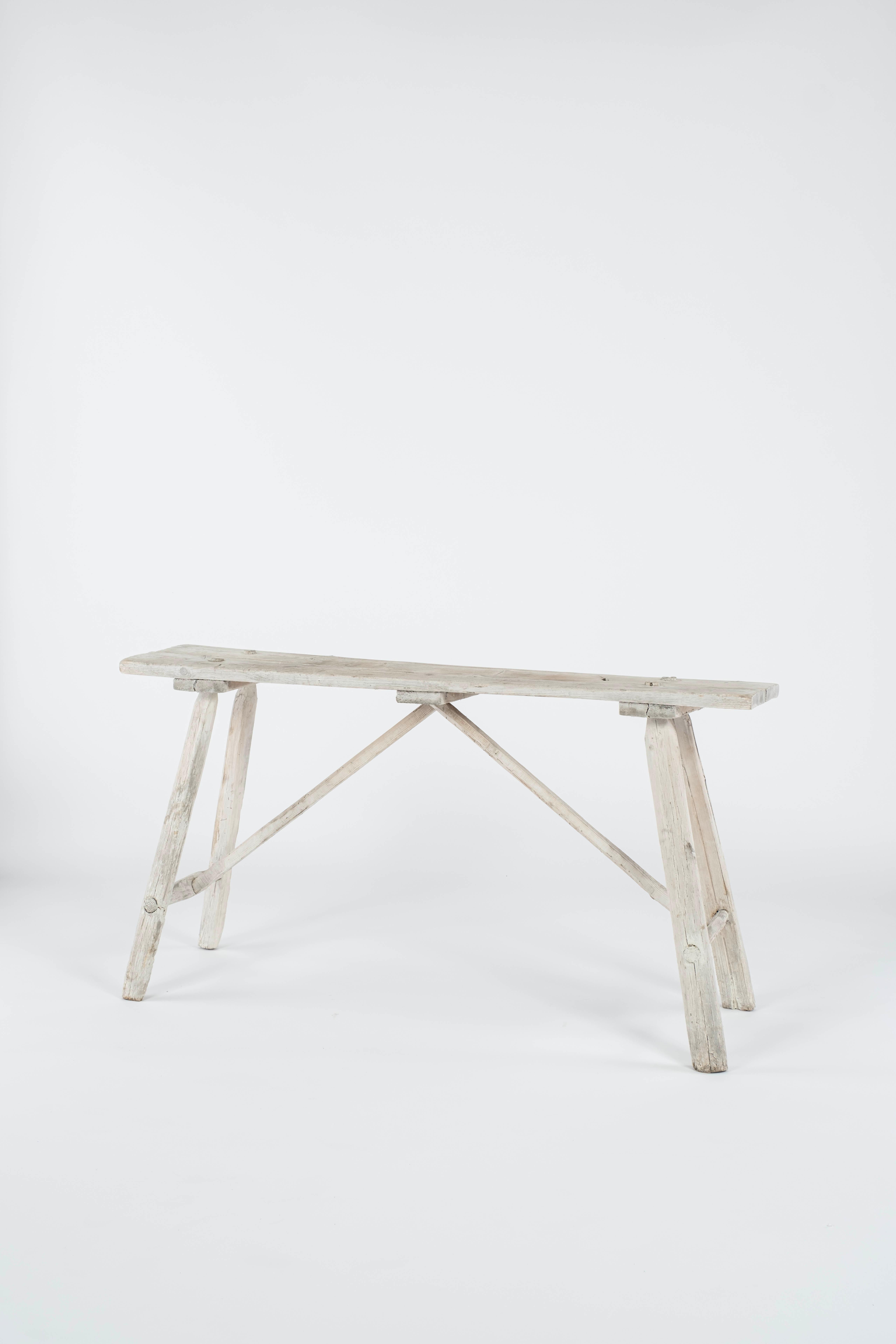 19e s. Table console primitive en bois blanchi en vente 6