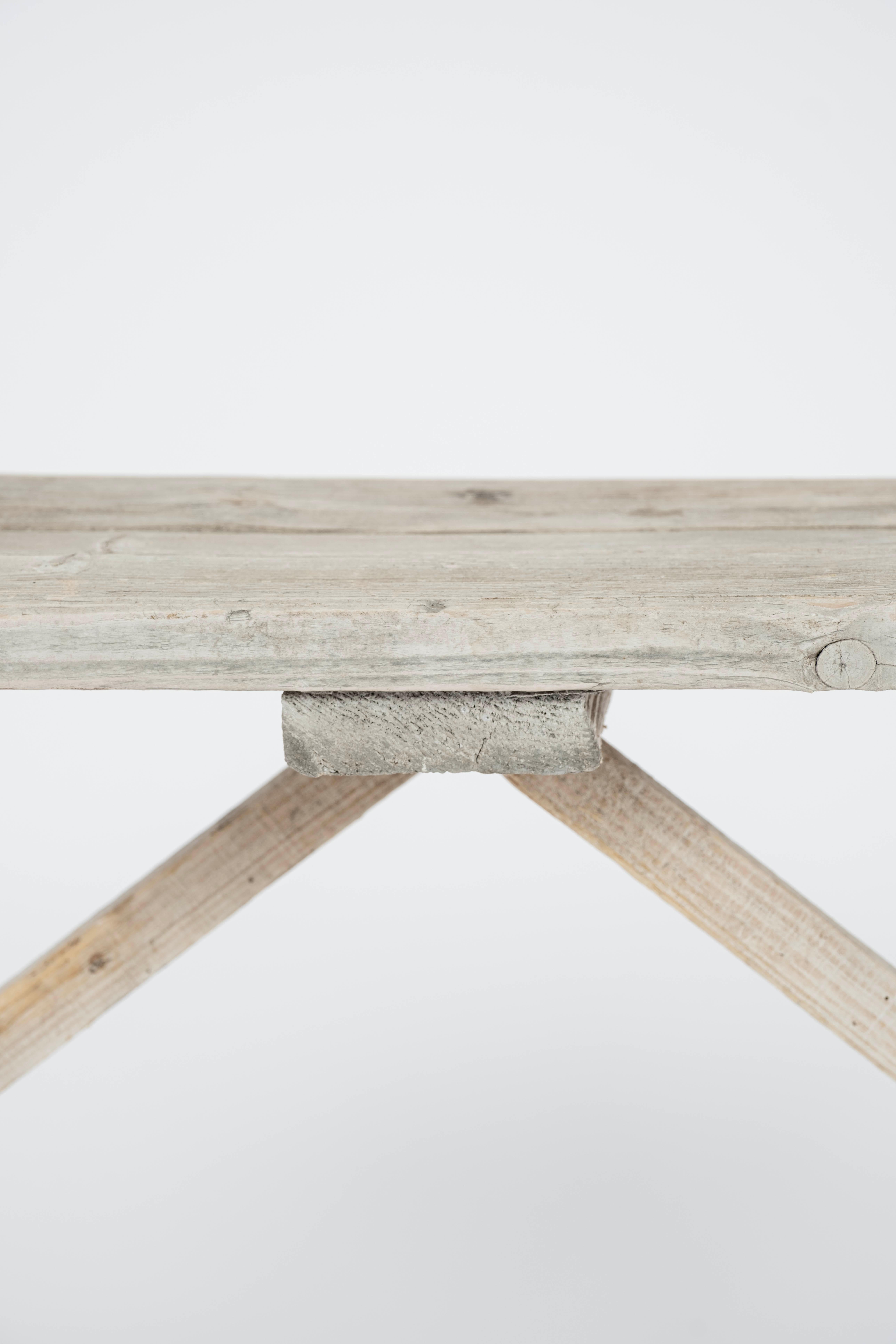 19e s. Table console primitive en bois blanchi en vente 2
