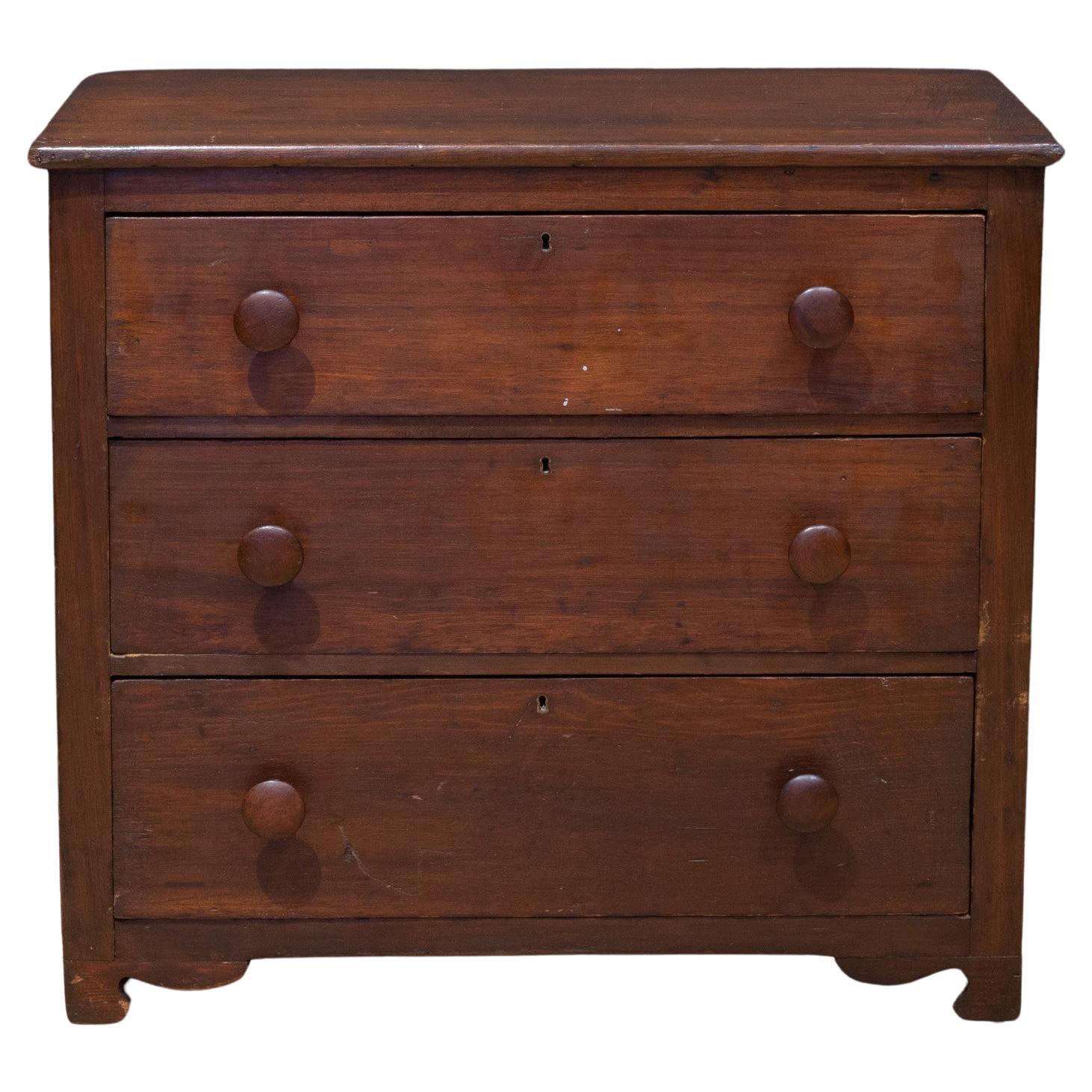 ABOUT

A 19th century Mahogany three drawer chest of drawers constructed with dovetail joints. Each drawer has a two large round knobs and brass key holes. Panel back.

    CREATOR Unknown.
    DATE OF MANUFACTURE 19th century.
    MATERIALS AND