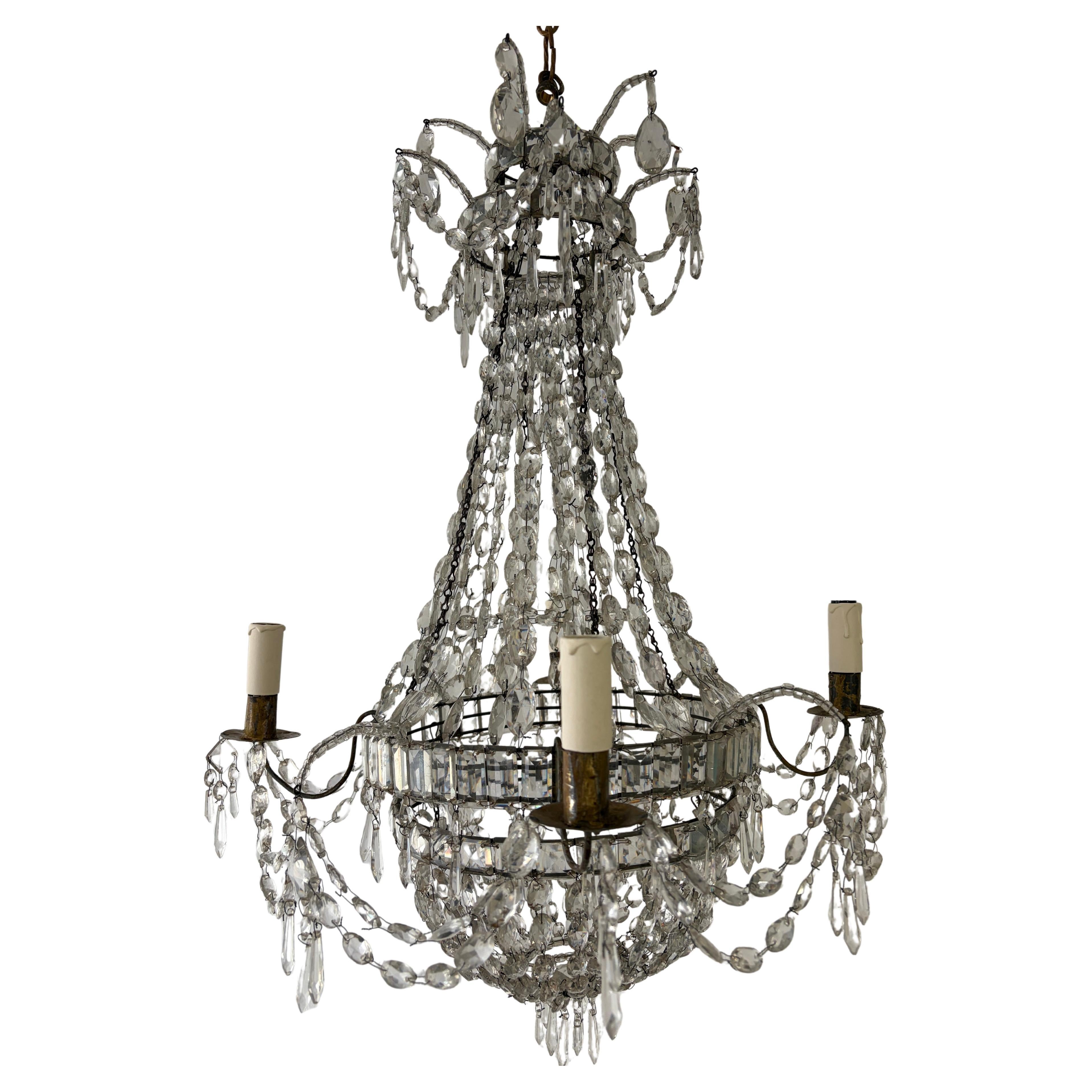 Raro lampadario impero in cristallo del XIX secolo con perline, prismi ovali legati a mano, c.C. in vendita