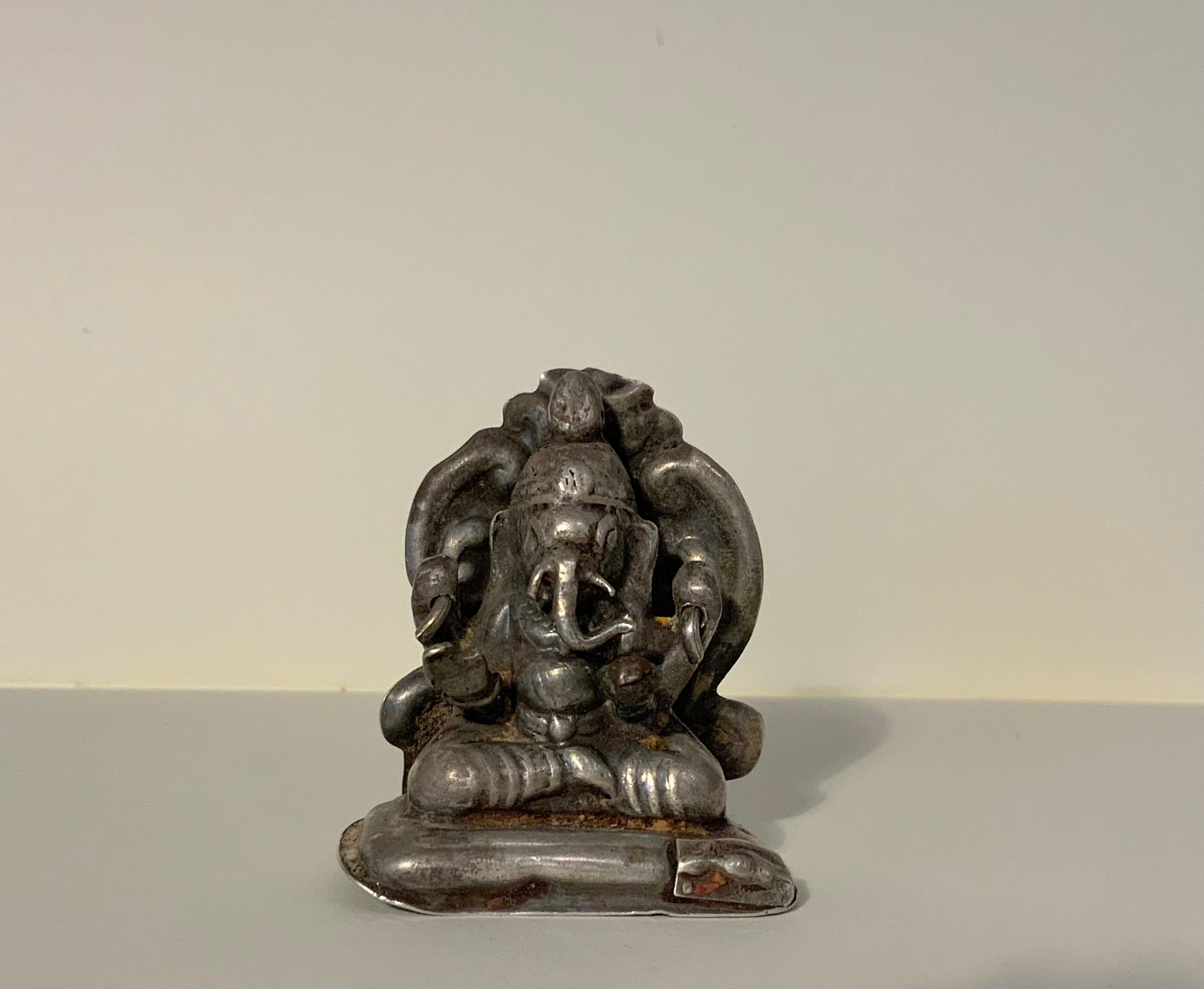 XIXe siècle 19e s. Rare miniature votive en argent représentant Ganesha en vente