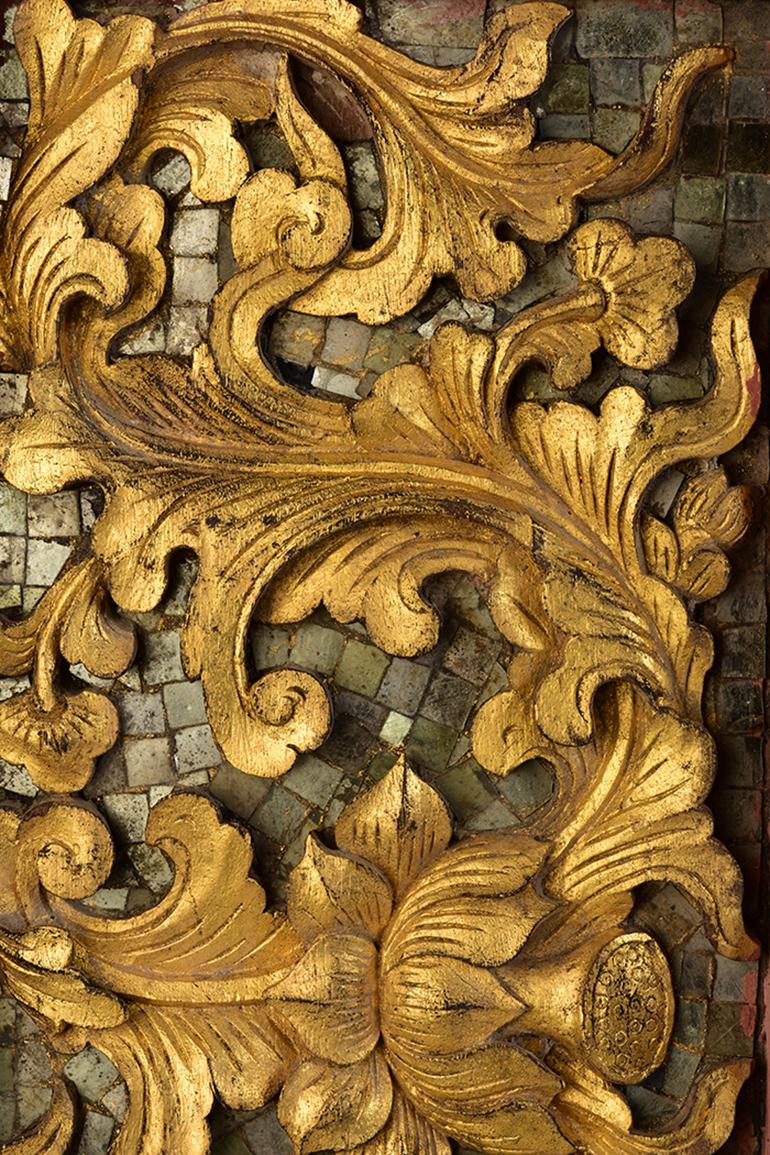19th C., Rattanakosin, A Set of Antique Thai Wood Carving Panels with Flower In Good Condition For Sale In Sampantawong, TH