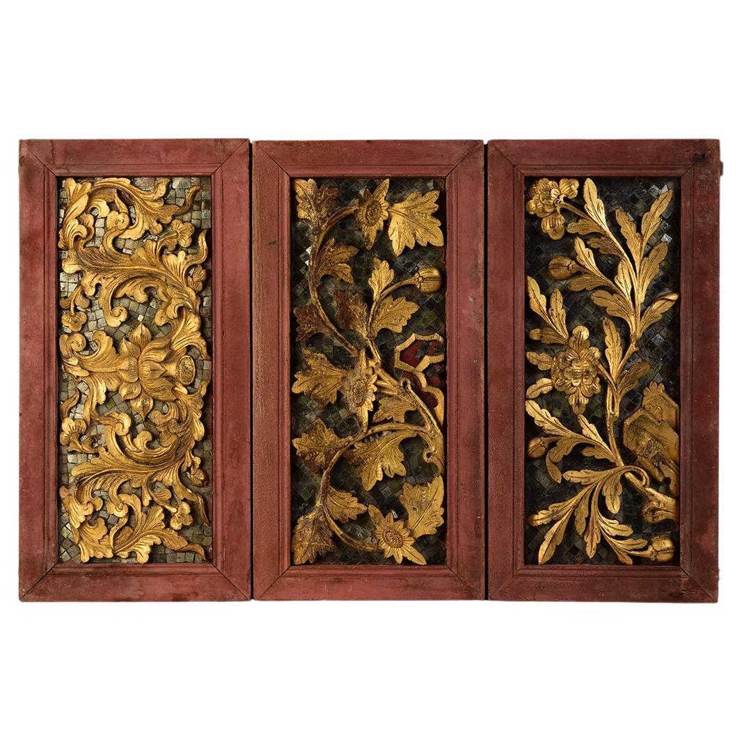 Rattanakosin, 19. Jahrhundert, ein Set antiker thailändischer Holzschnitzerei-Paneelen mit Blumen