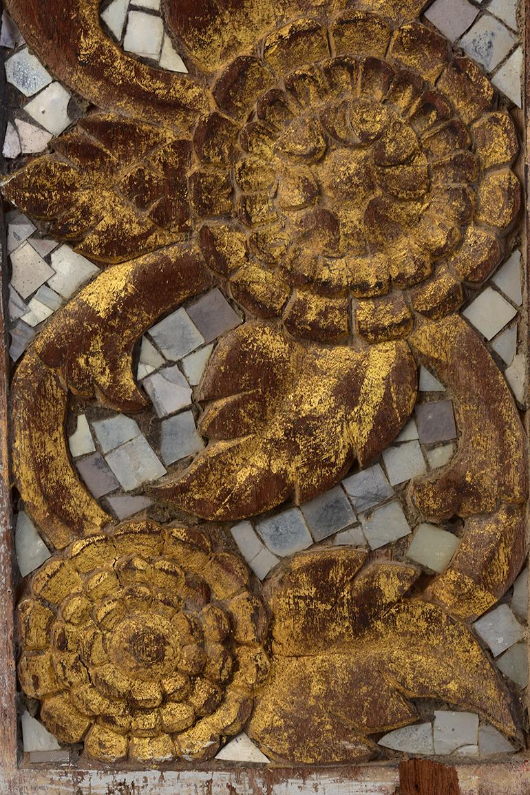 19th C., Rattanakosin, A Set of Antique Thai Wood Carving Panels with Flower In Good Condition In Sampantawong, TH