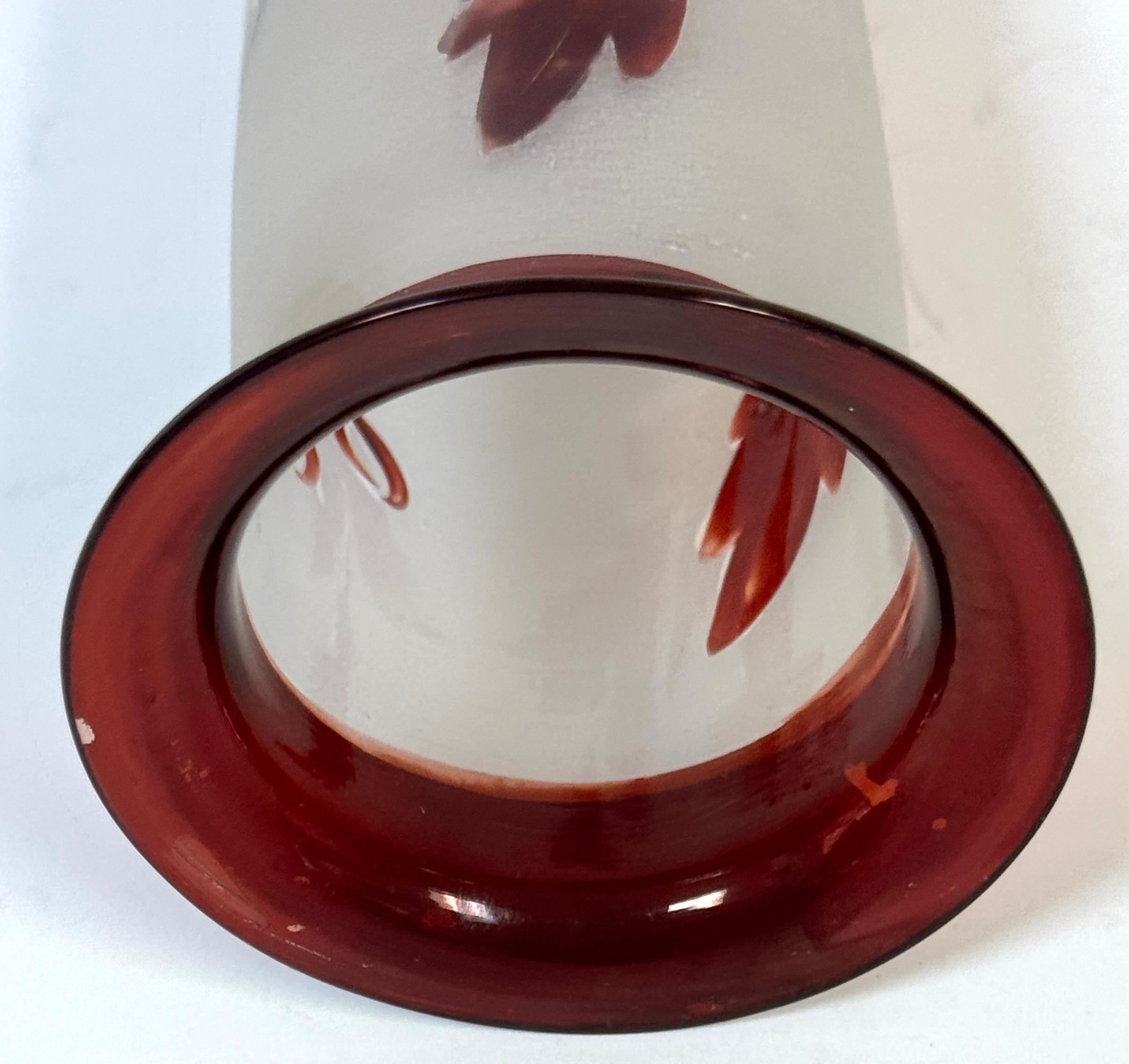 A.I.C. Vase à trompette à motif de chasse au cerf à 8 points de Bohème rouge en vente 2