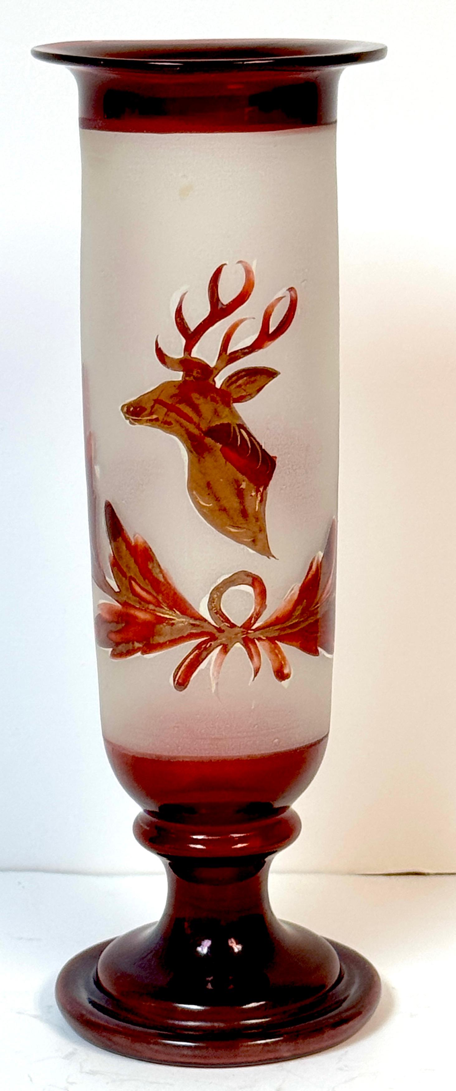 A.I.C. Vase à trompette à motif de chasse au cerf à 8 points de Bohème rouge en vente 1