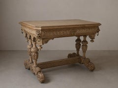 XIX sec. Scrivania rinascimentale in Oak intagliato con tiranti a forma di maschera di leone, sbiancato