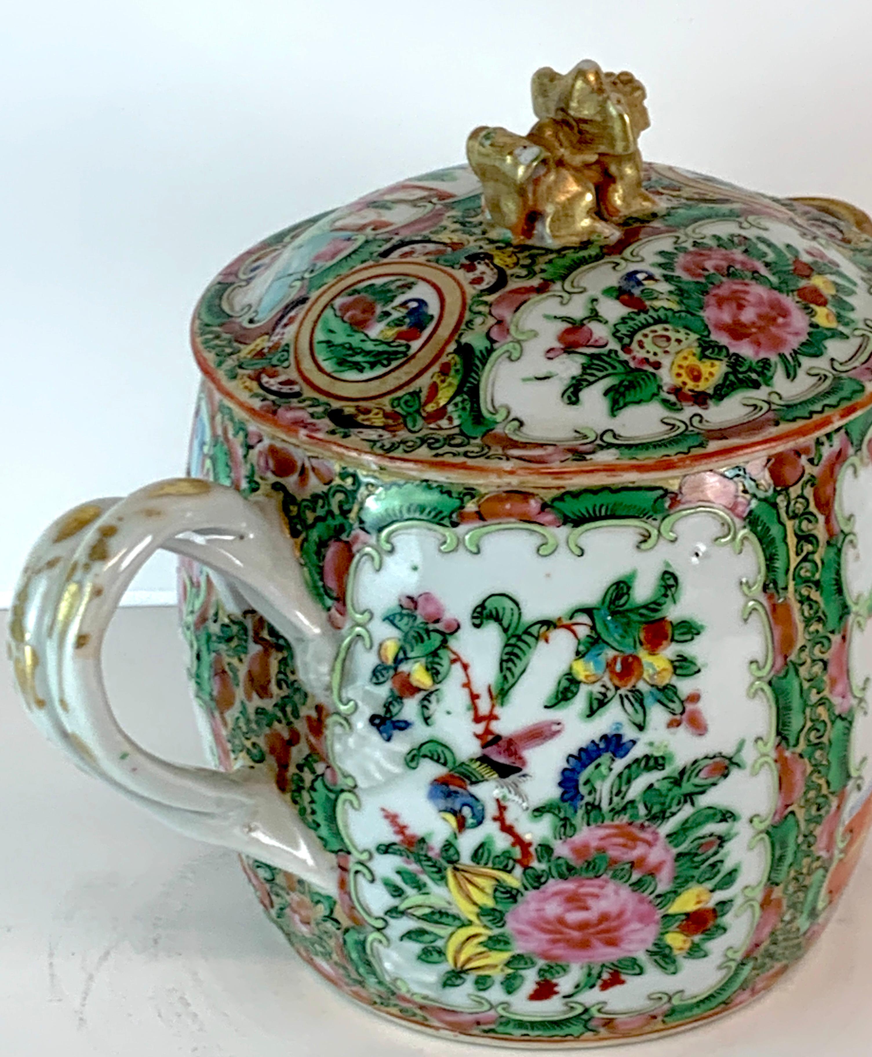 19th Century Rose Medallion Cider Pitcher with Foo Dog Finial For Sale 1