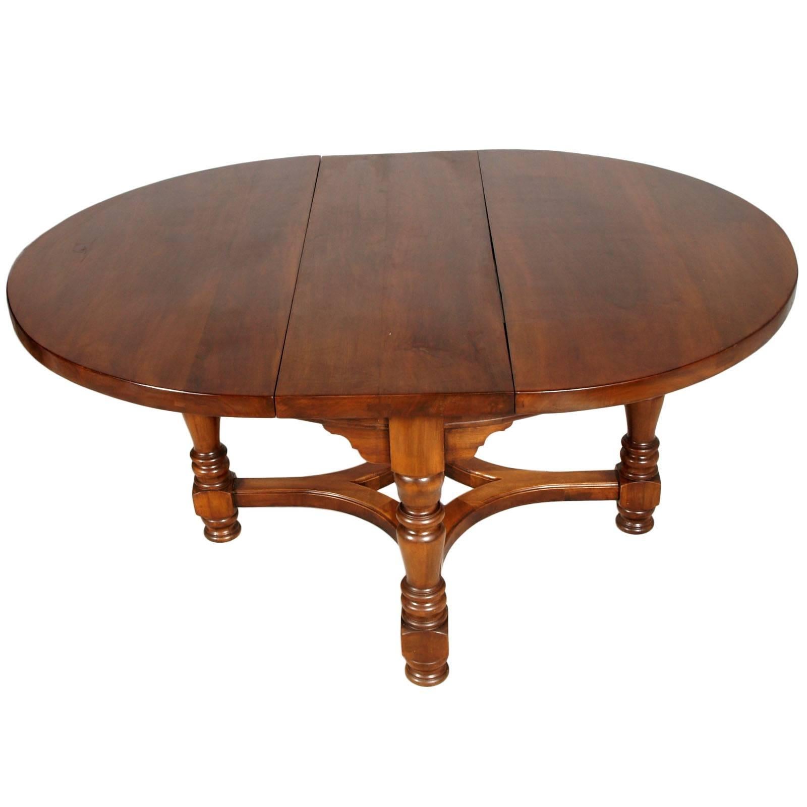 Renaissance Table ronde à rallonge baroque du 19ème siècle, entièrement en noyer massif, polie à la cire en vente
