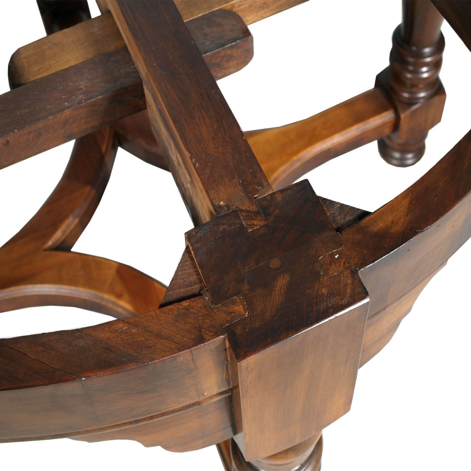 19th Century Round Extendable Table, Baroque , all solid Walnut, Wax Polished In Good Condition For Sale In Vigonza, Padua