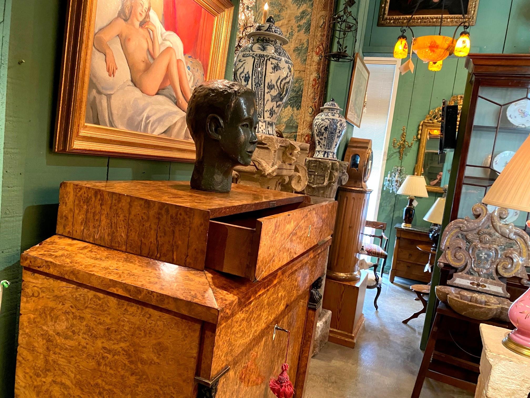 Siglo XIX Escritorio de secretaria de madera burl real antigua y tablero de hoja abatible de cuero negro Hrh Imperio en venta