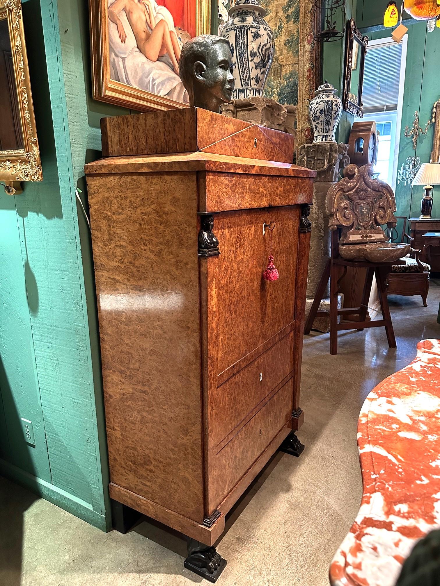 Siglo XIX Escritorio de secretaria de madera burl real antigua y tablero de hoja abatible de cuero negro Hrh Francés en venta