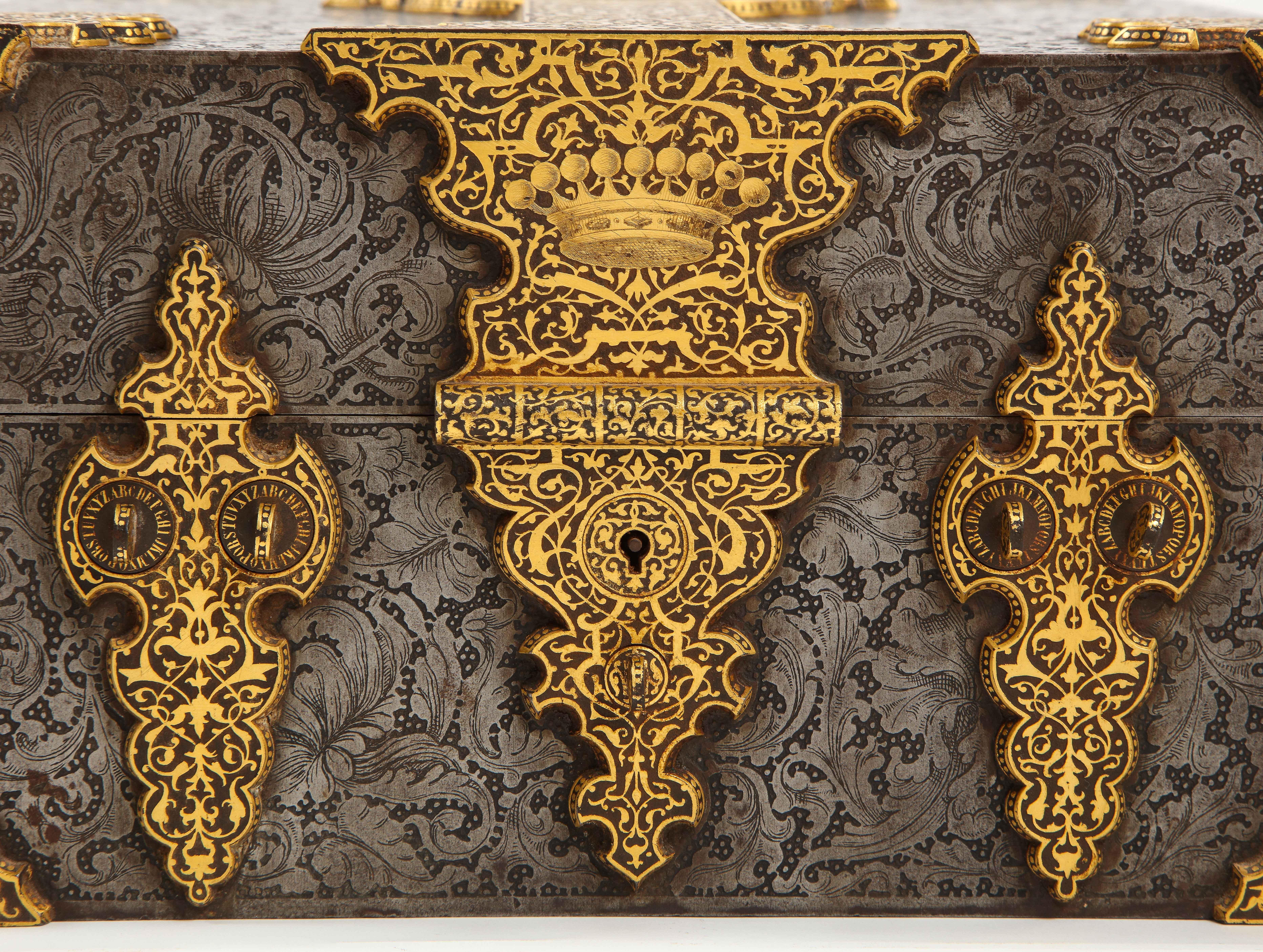 Caja/Protección Real del S. XIX con Escudo de Armas, Oro, Damasquinado, Acero Grabado en venta 6