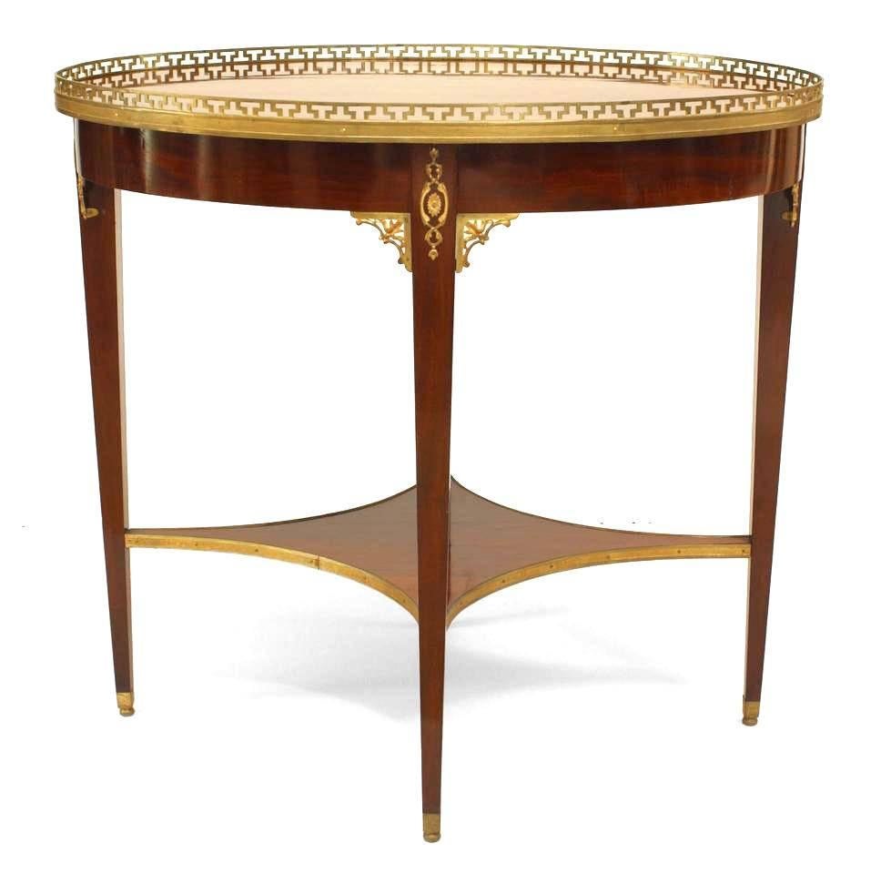 Russian Neoclassic Mahogany Center Table In Good Condition For Sale In New York, NY